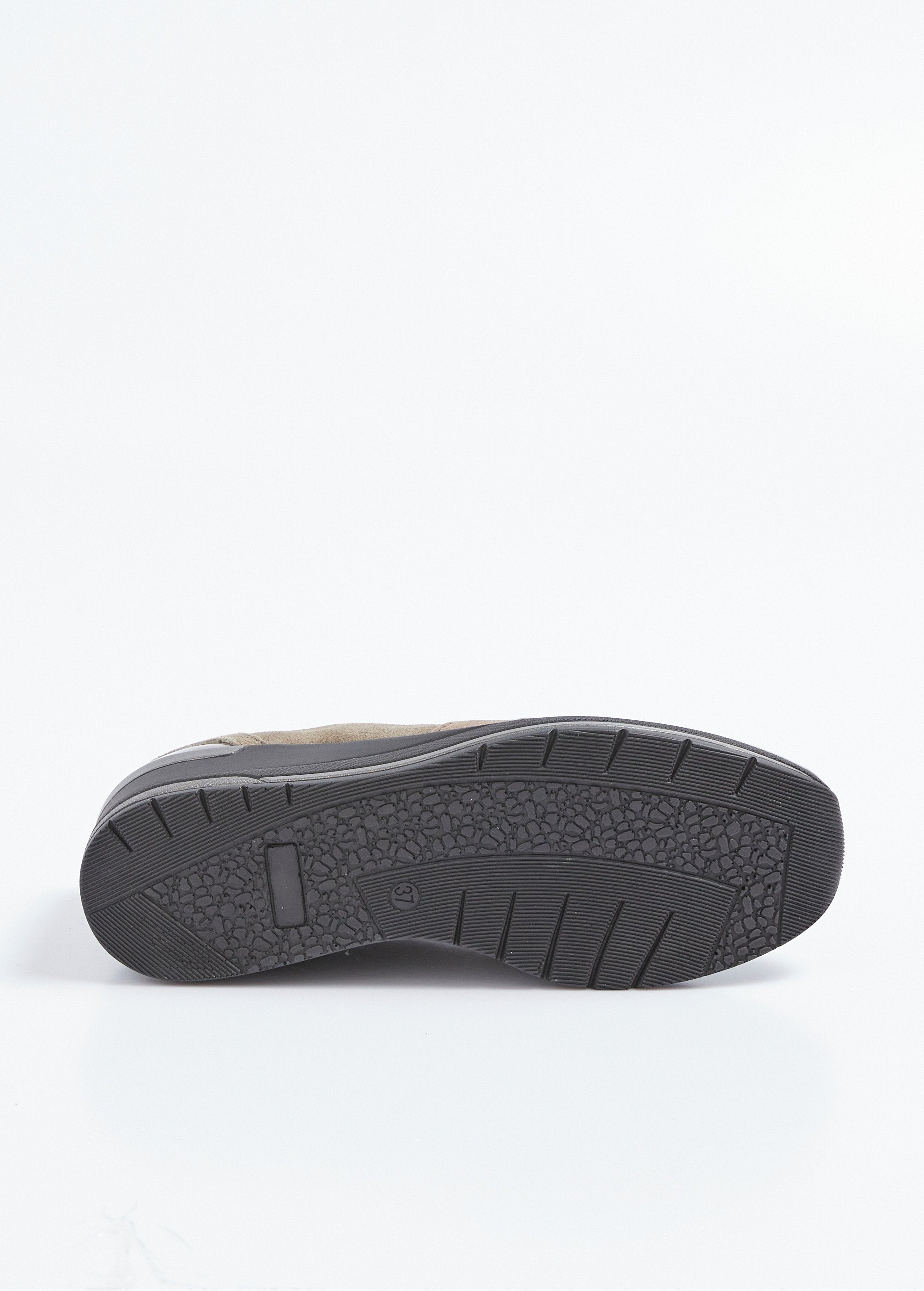 Wedge_sneakers,_suede_and_patent_leather_Mole_UN1_slim