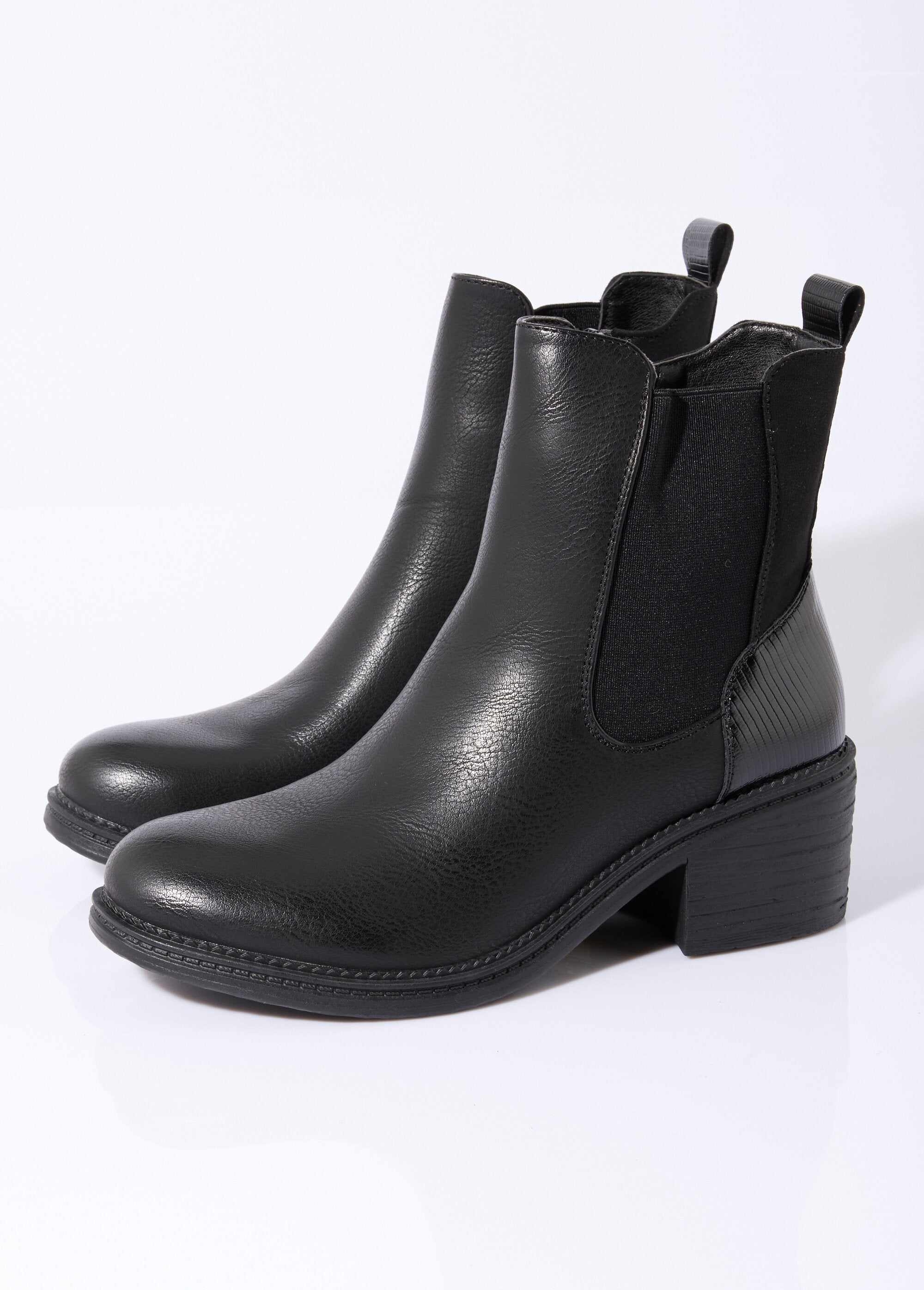 Round-toe_heeled_Chelsea_boots_Black_DE1_slim