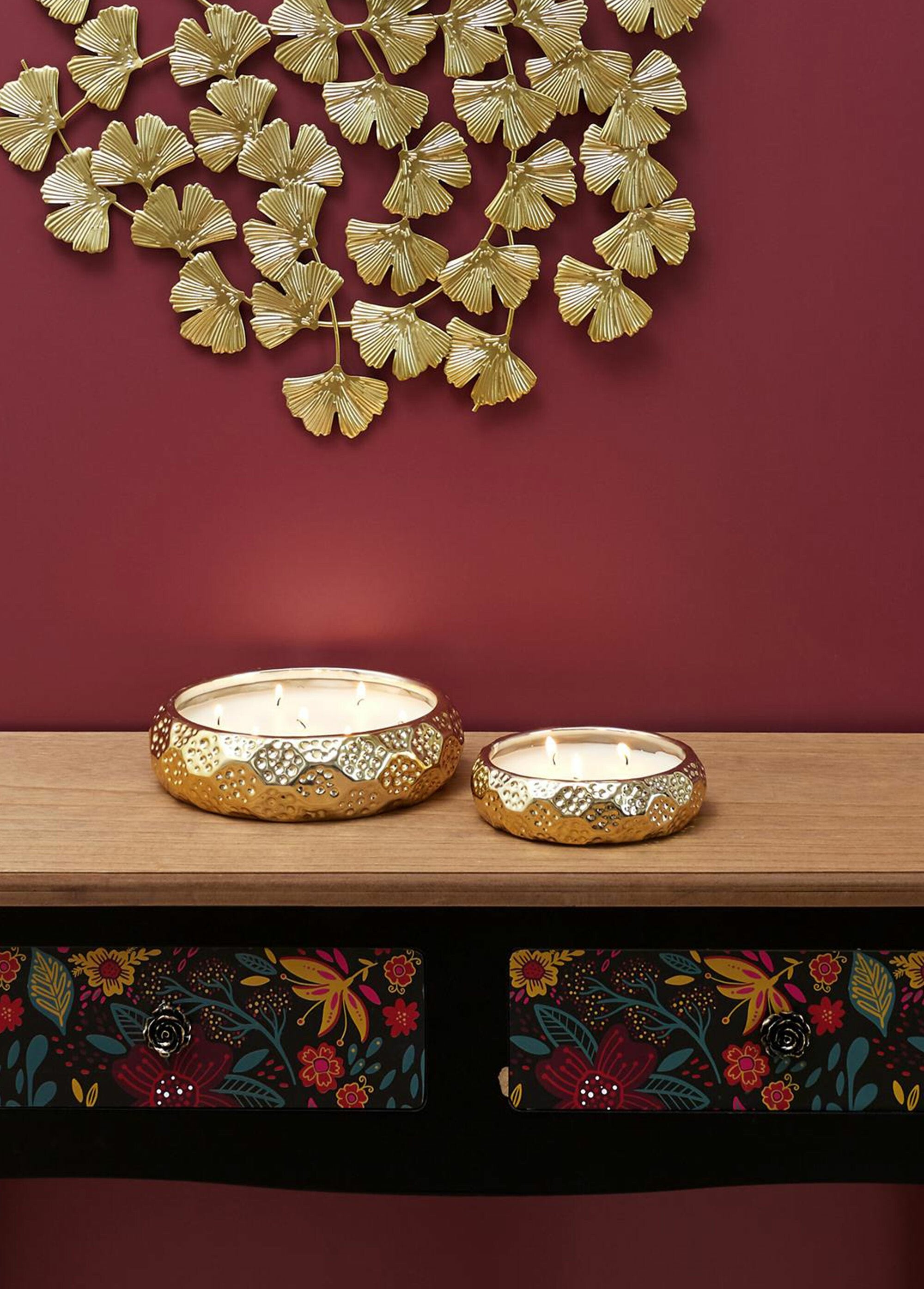 Scented_candle_in_a_hammered_metal_container_3_wicks_SF1_slim