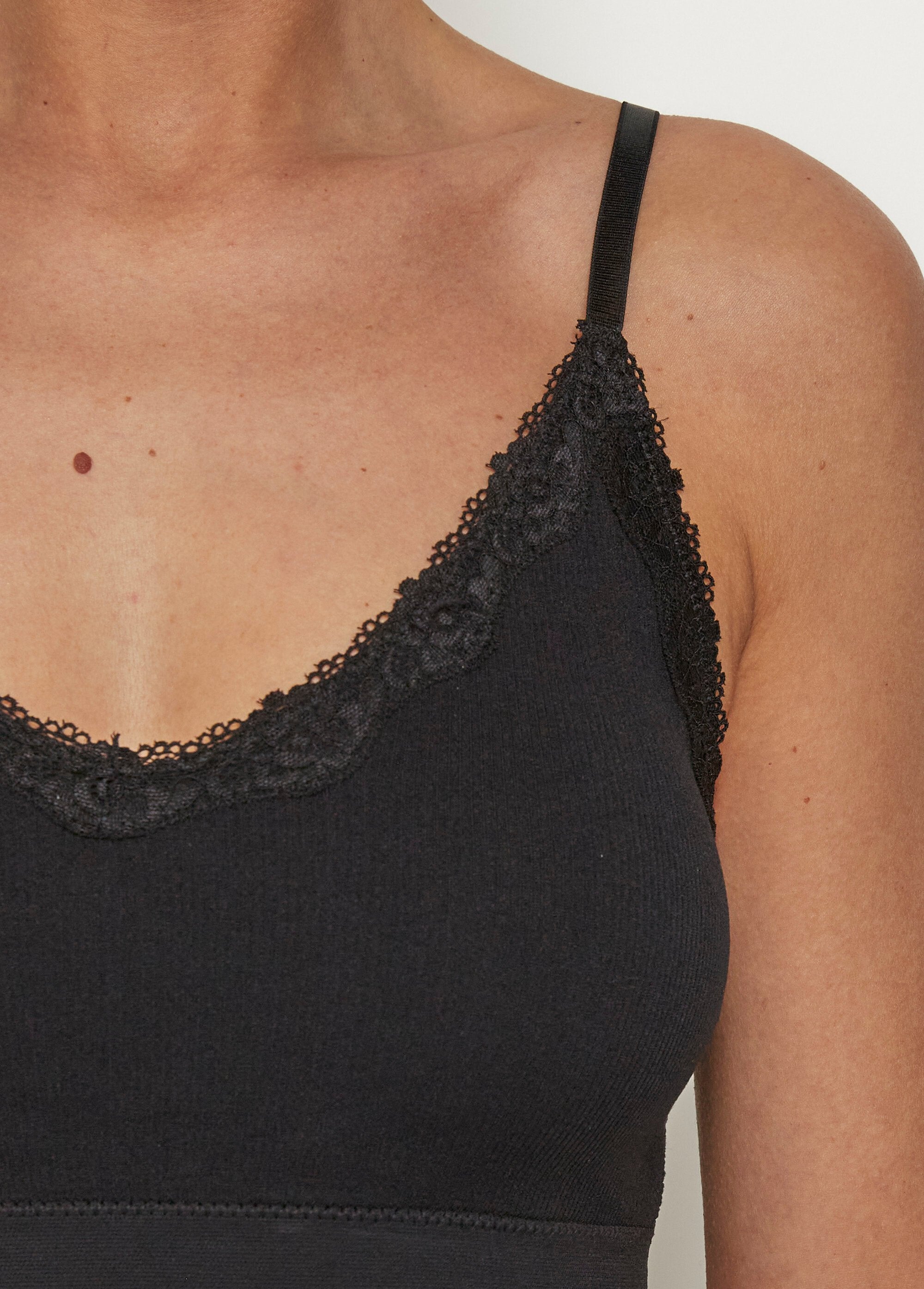 Seamless_bralette_with_lace_trim_Black_DE1_slim