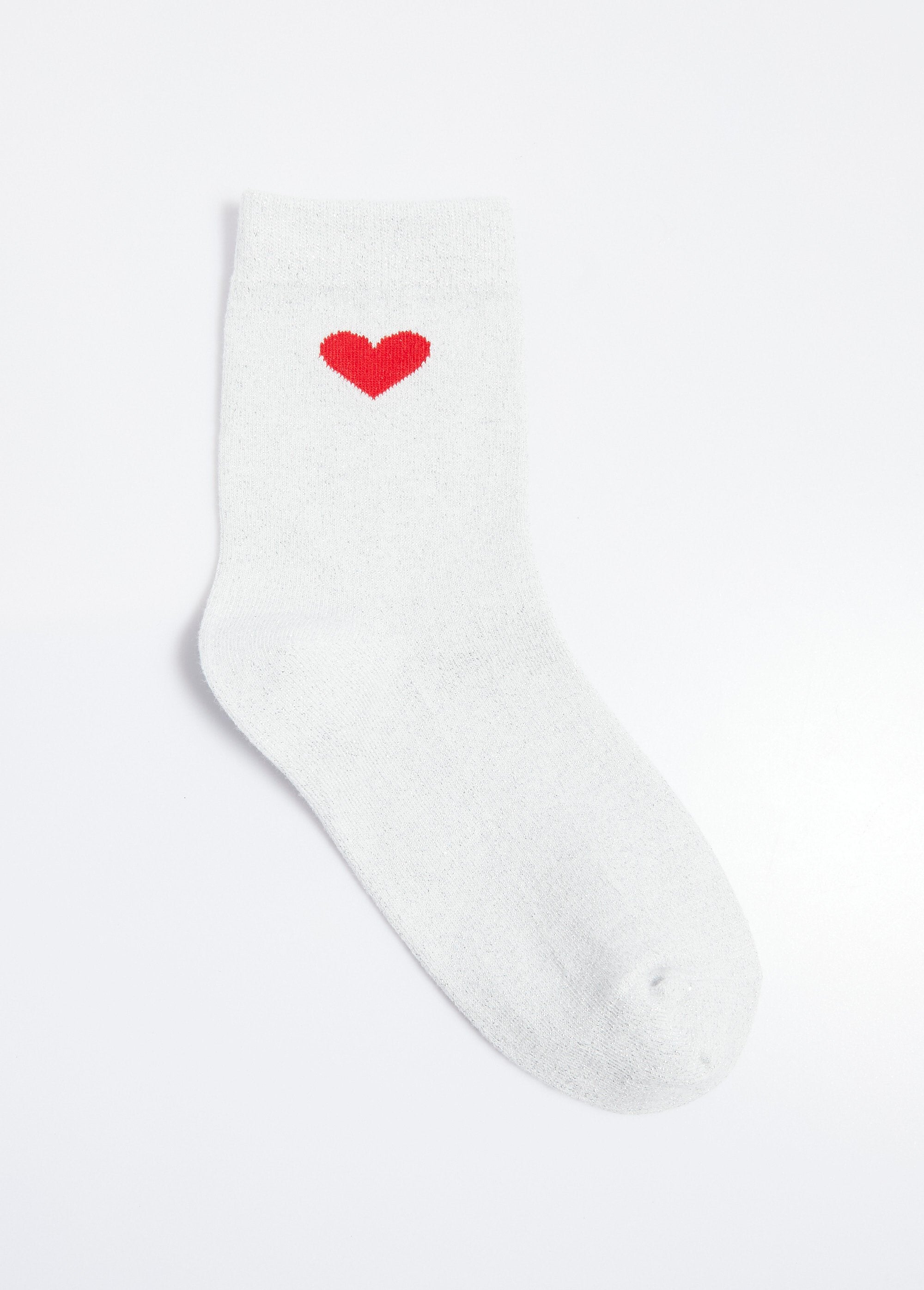 Plain_socks_with_heart_pattern_White_DE1_slim