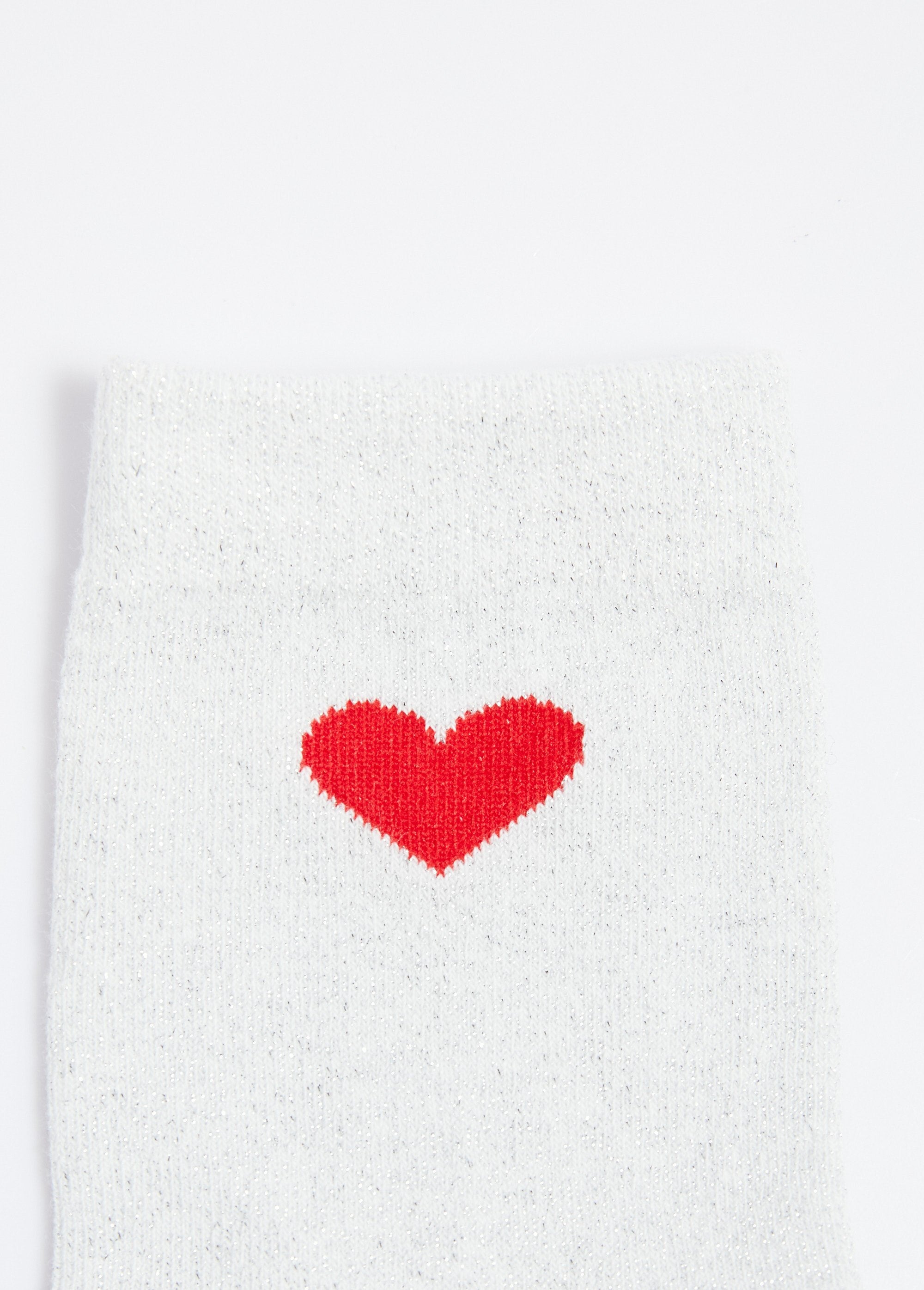 Plain_socks_with_heart_pattern_White_DE2_slim