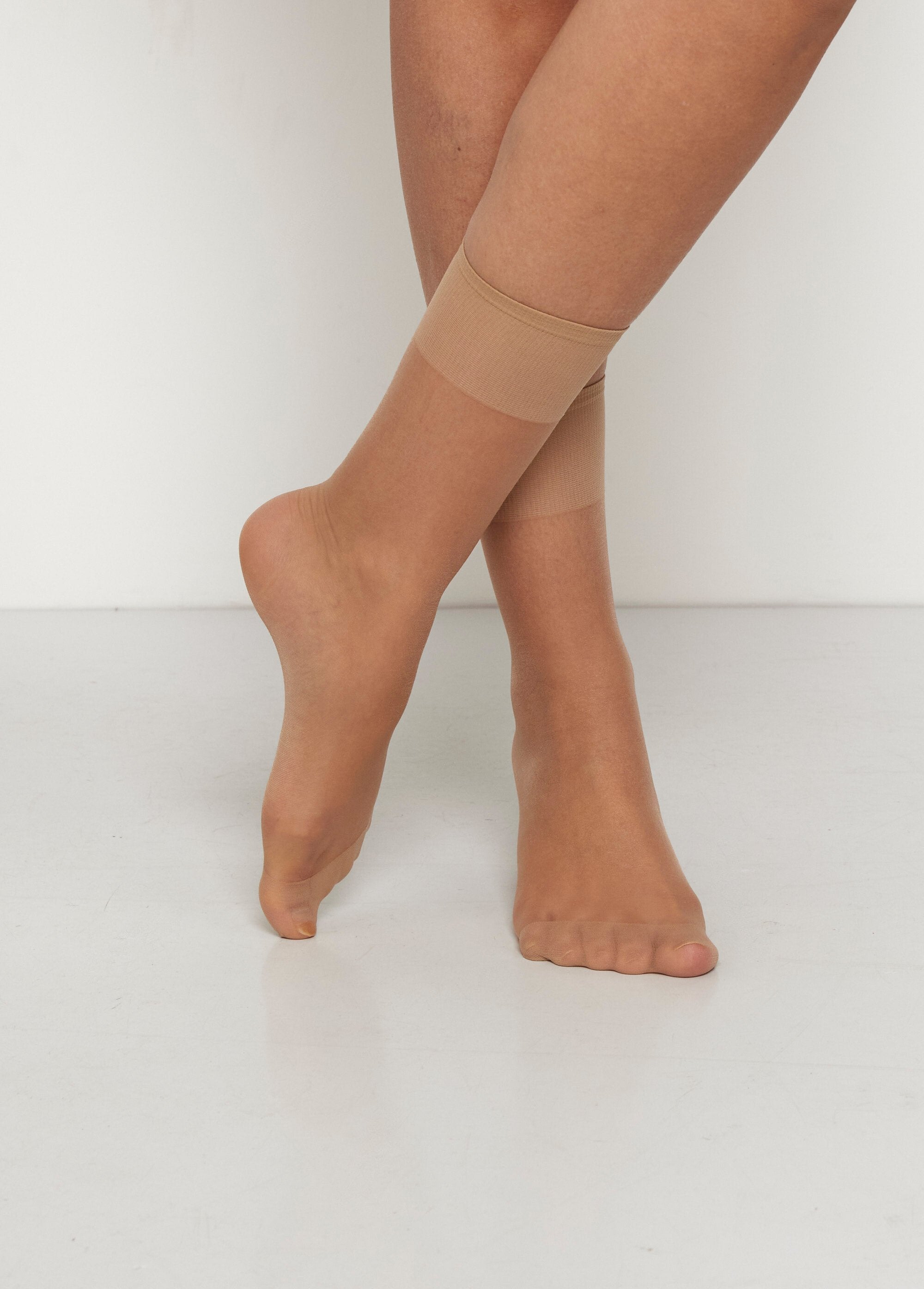 Light_voile_socks,_20_deniers_Beige_FA2_slim