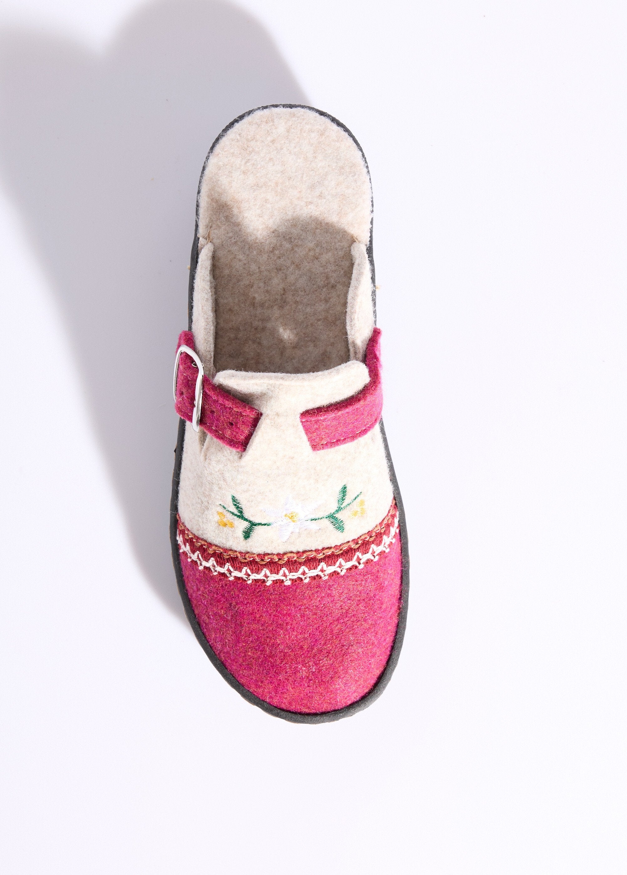 Embroidered_comfort_width_mule_slippers_Beige_and_burgundy_OV1_slim