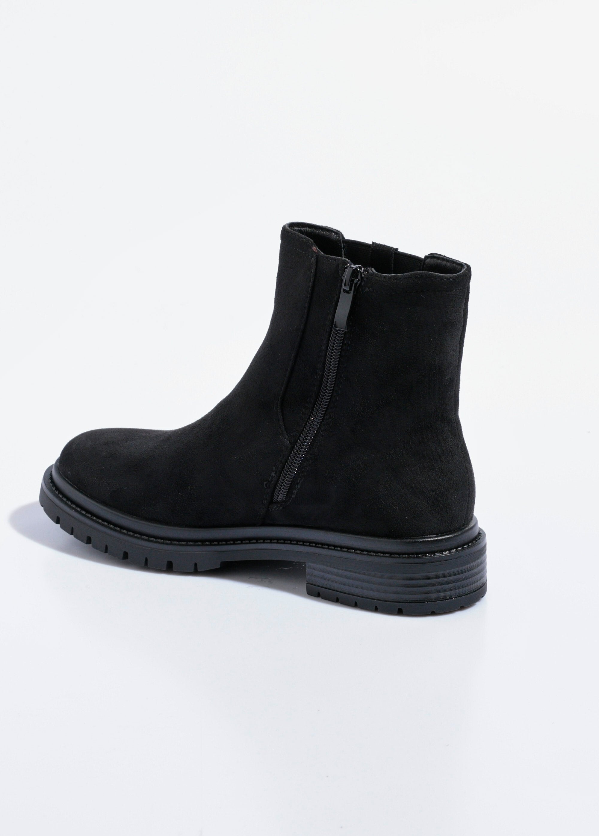 Chelsea_boots_with_notched_sole_Black_DO1_slim