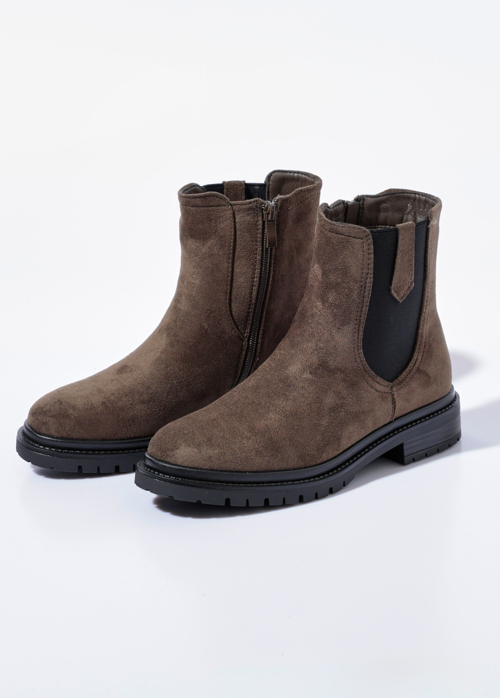Chelsea_boots_with_notched_sole_Khaki_DE1_slim