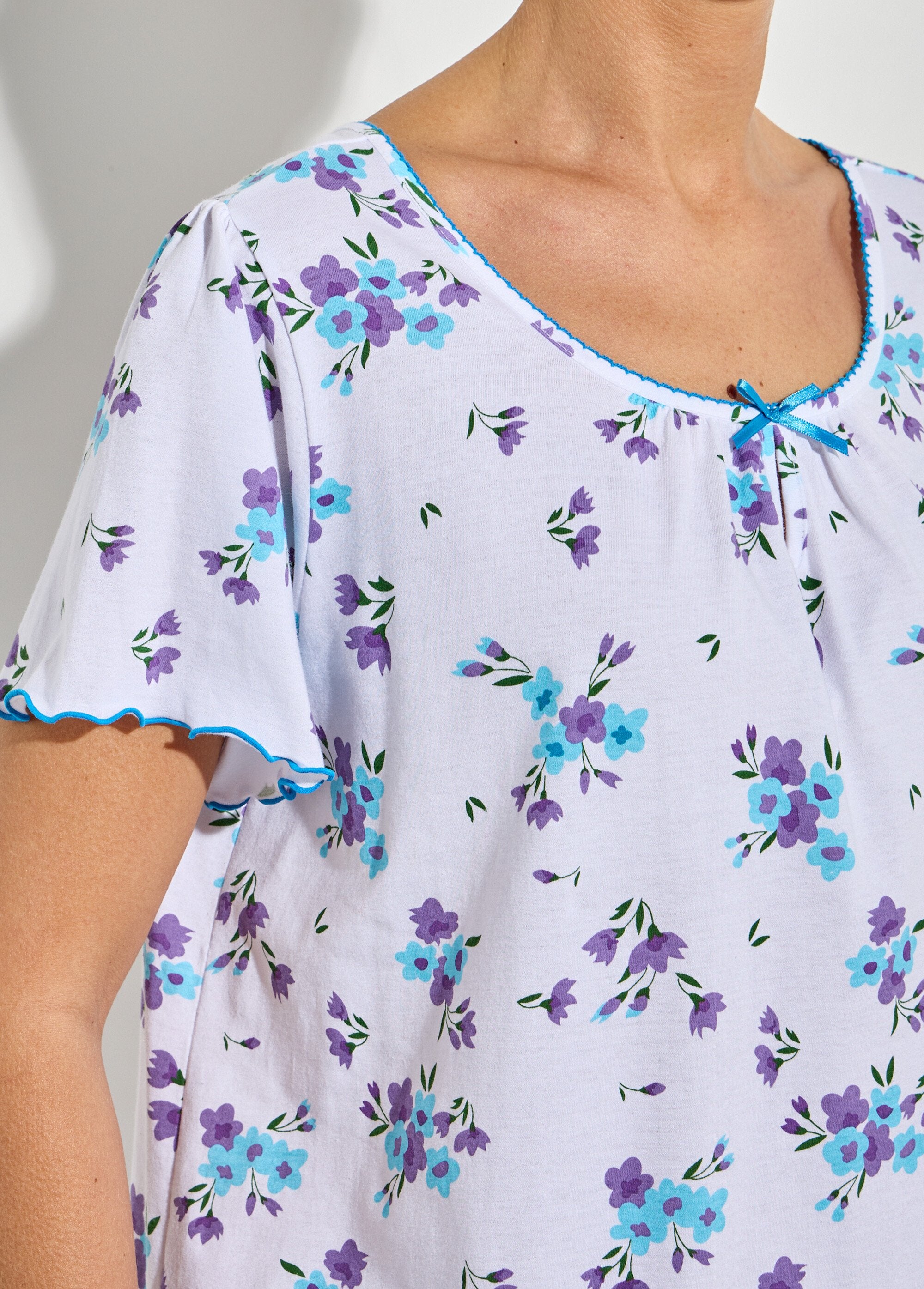 Short-sleeved_cotton_nightgown_Turquoise_and_parma_DE1_slim