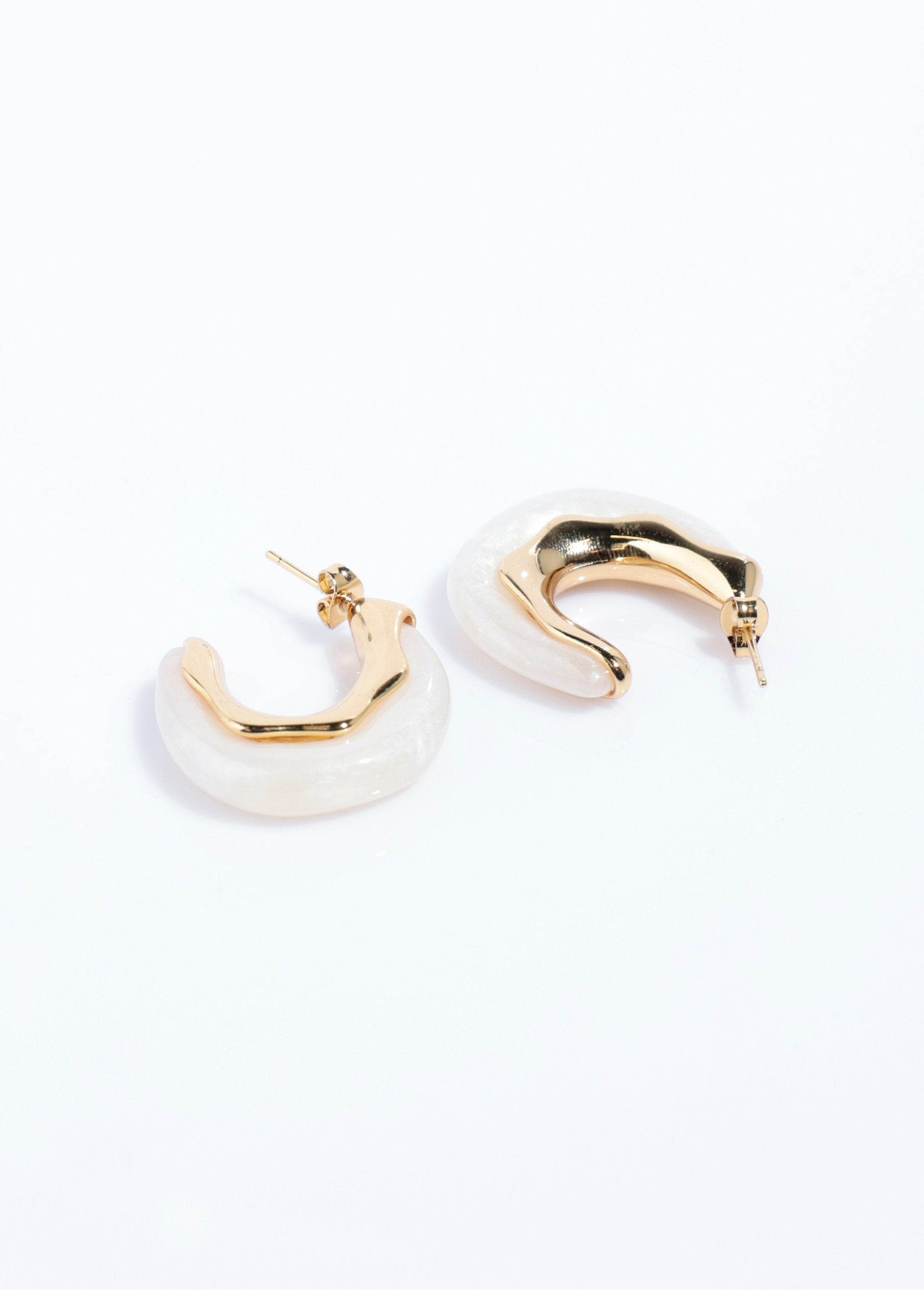 Fancy_look_and_stainless_steel_hoop_earrings_White_DE1_slim
