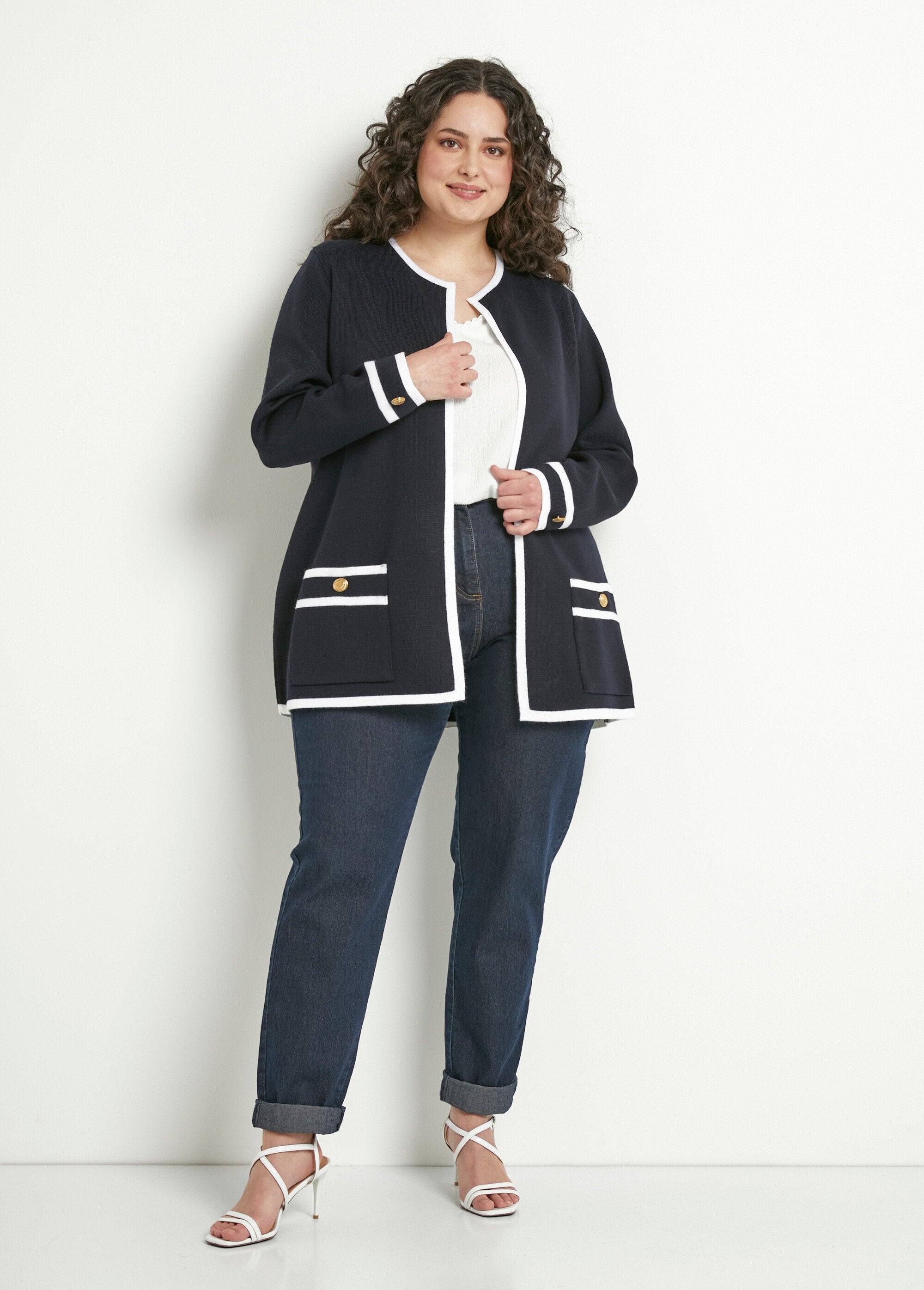 Long_edge-to-edge_vest_Marine_SF1_curvy