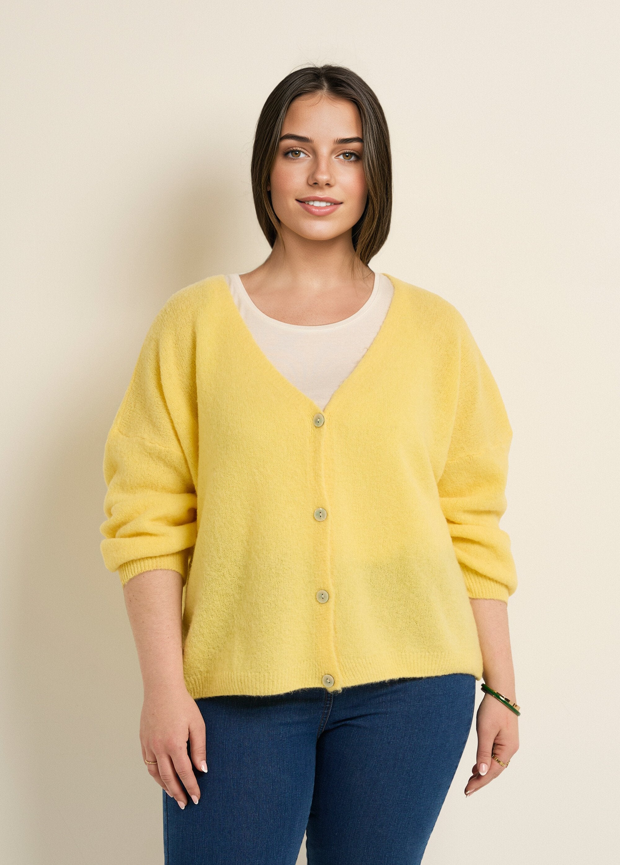 Alpaca_knit_vest,_V-neck_Pale_yellow_FA1_curvy