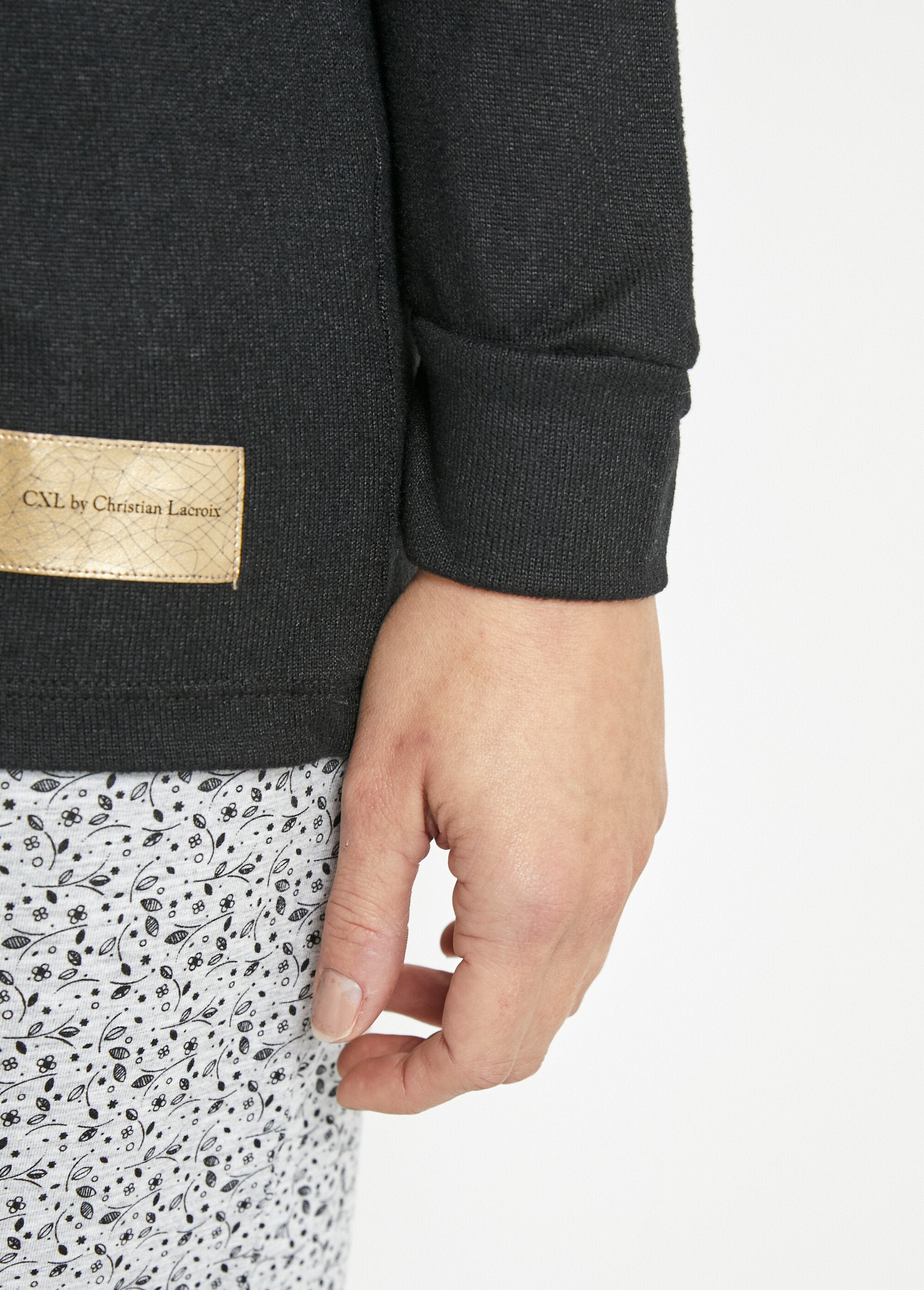 Plain_long-sleeved_pajama_top_Black_DE2_slim