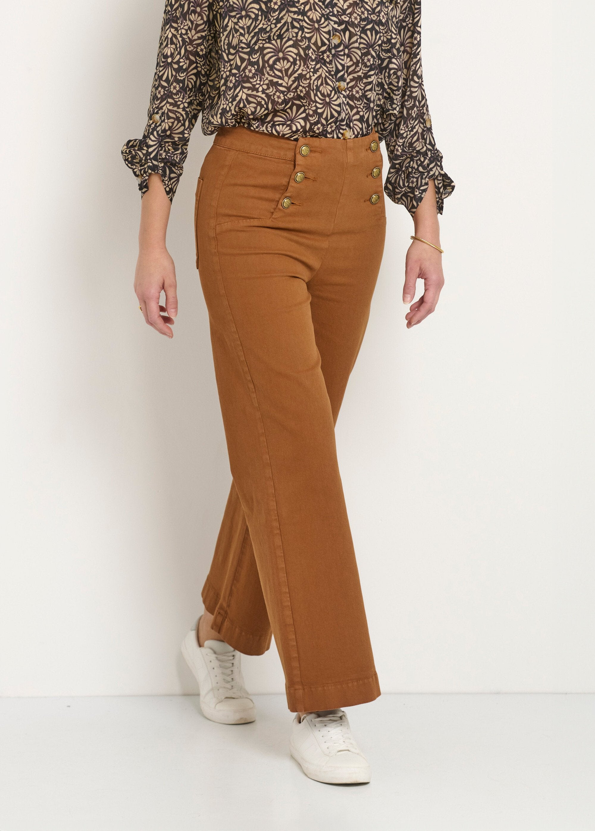 Jeans_with_metal_buttons,_special_PETITE_camel_FA1_slim