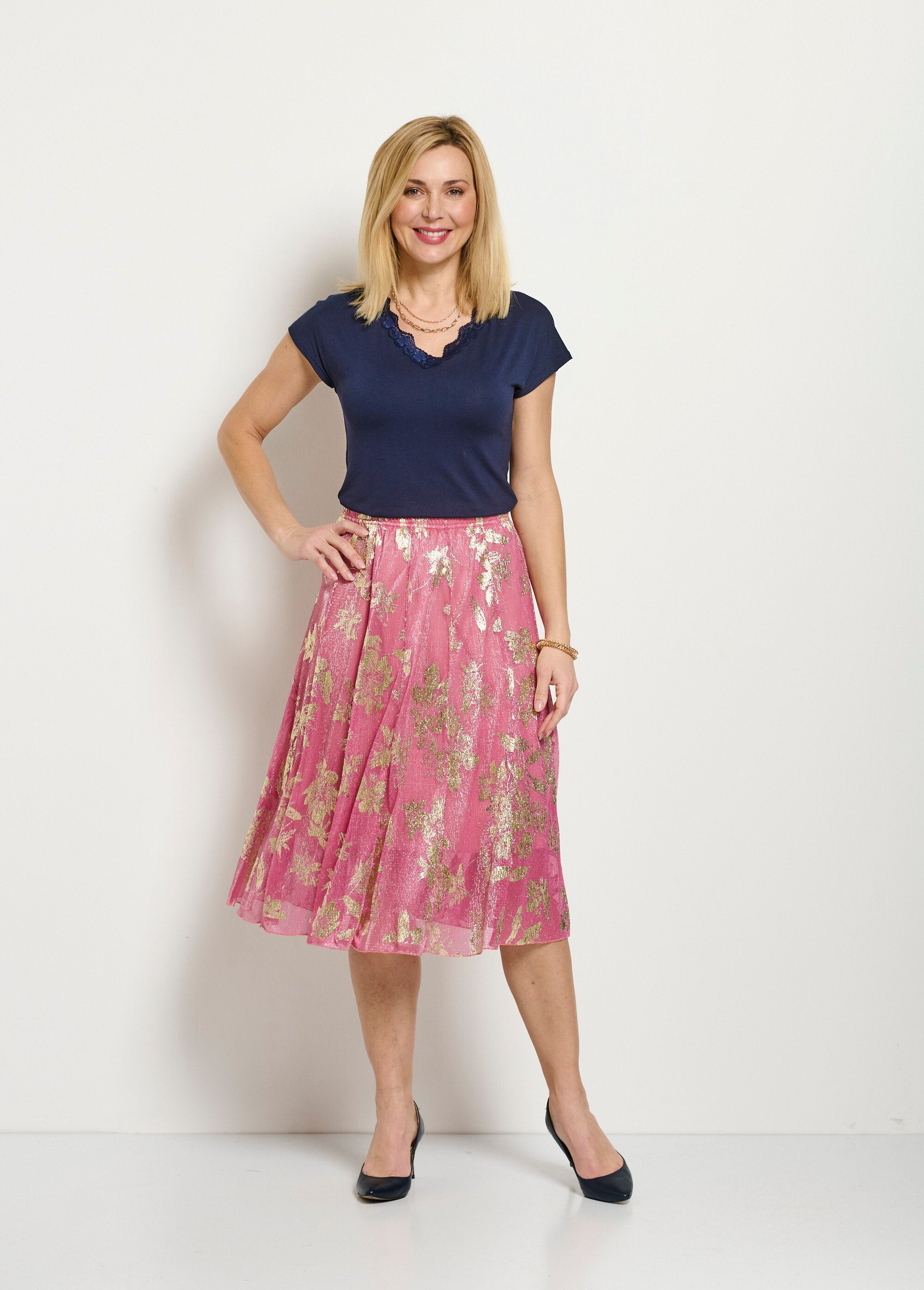 Wide_mid-length_skirt_with_golden_foliage_print_Pink_SF1_slim