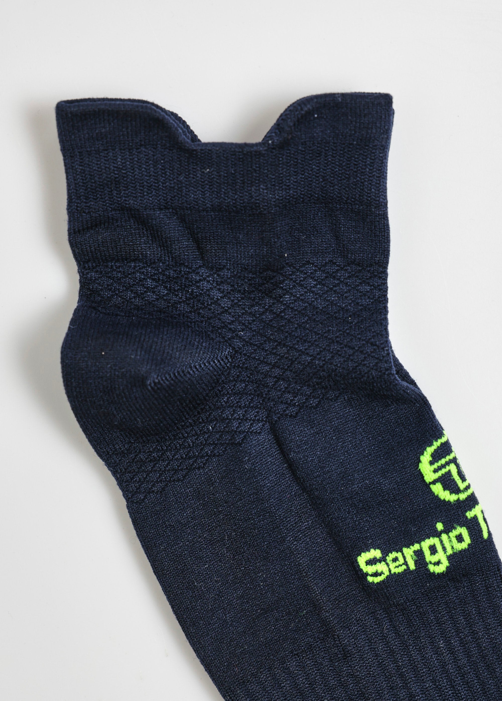 Pack_of_3_bright_assorted_socks_Blue_and_yellow_and_white_DE2_slim