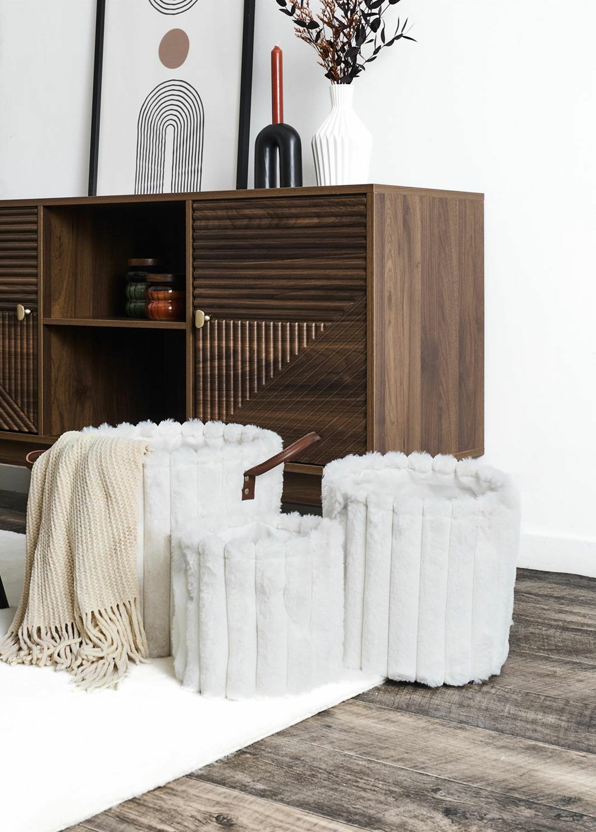 Round_storage_baskets,_fur_effect_White_SF1_slim