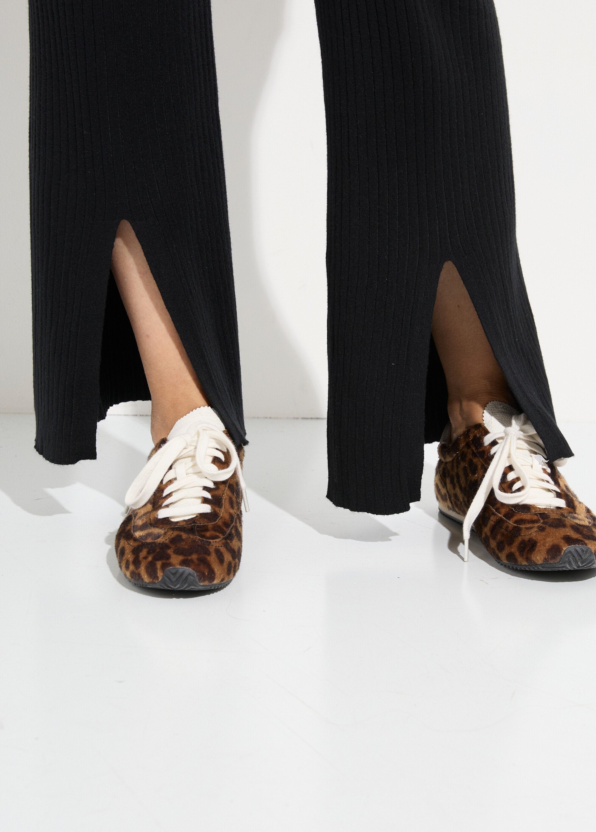 Ribbed_knit_lounge_pants_Black_DE2_slim