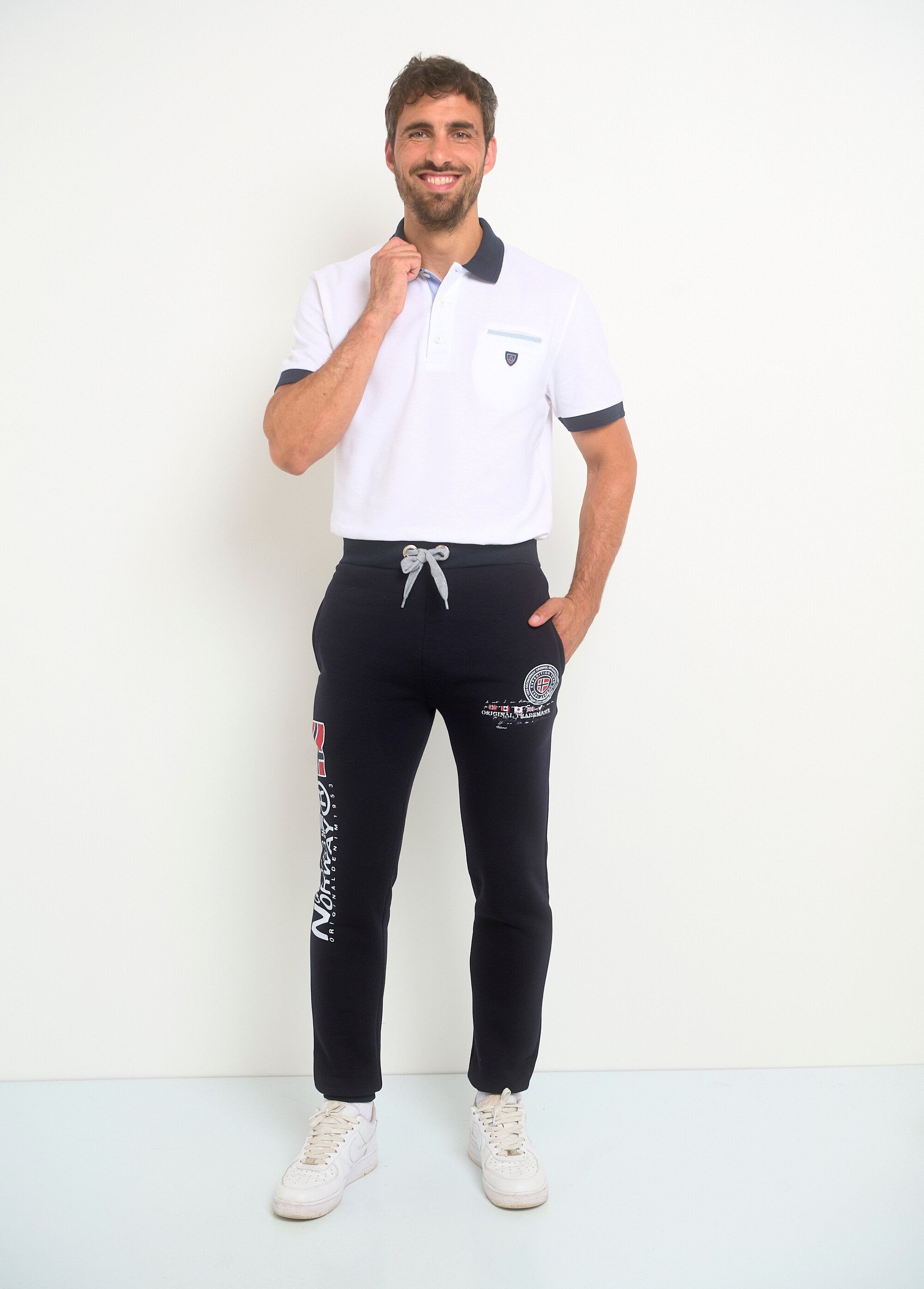 Jogging_pants_with_tight_legs_and_bottoms_Marine_SF1_slim