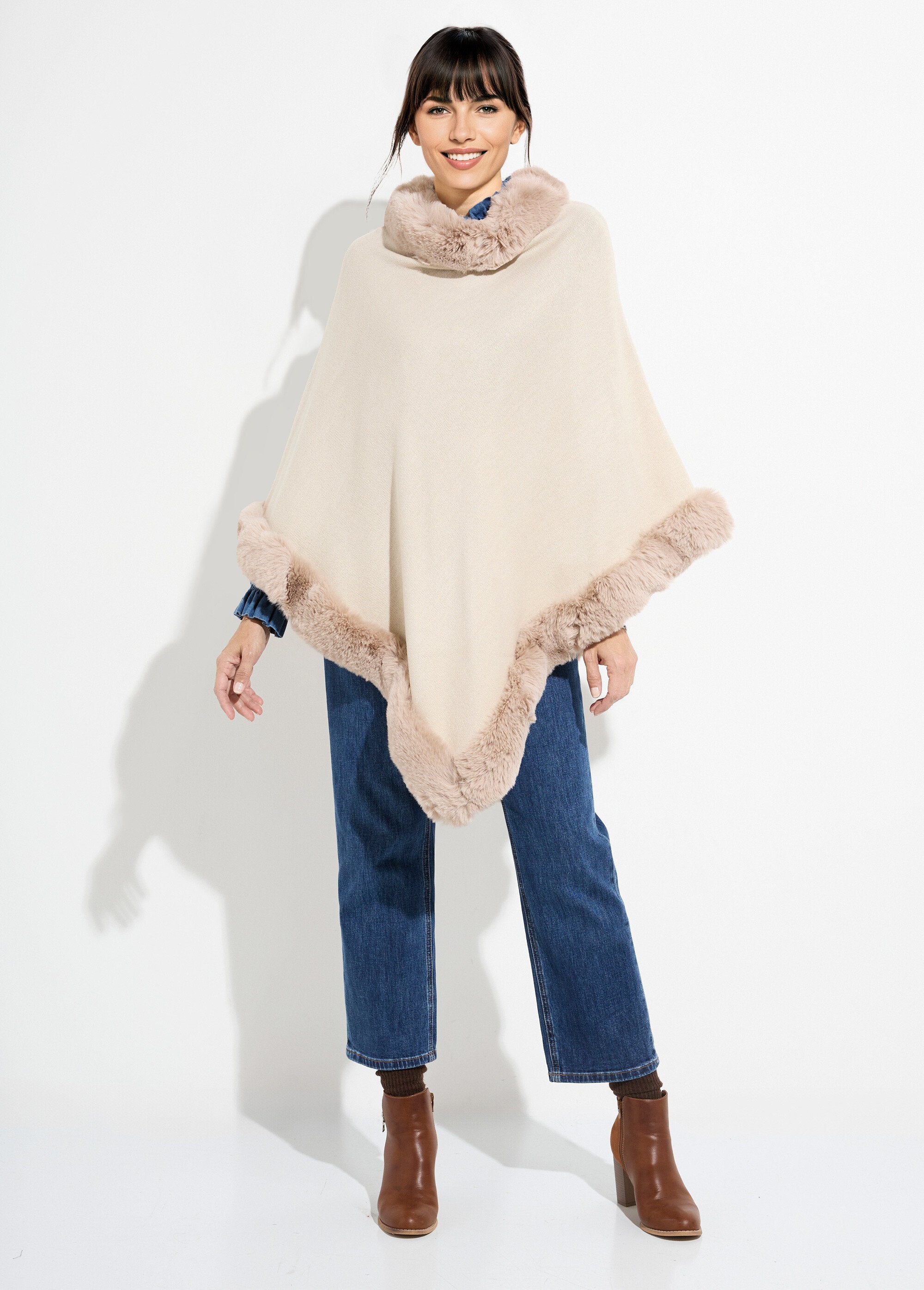 Cape_sweater,_tone-on-tone_fur_trim_Ecru_SF1_slim