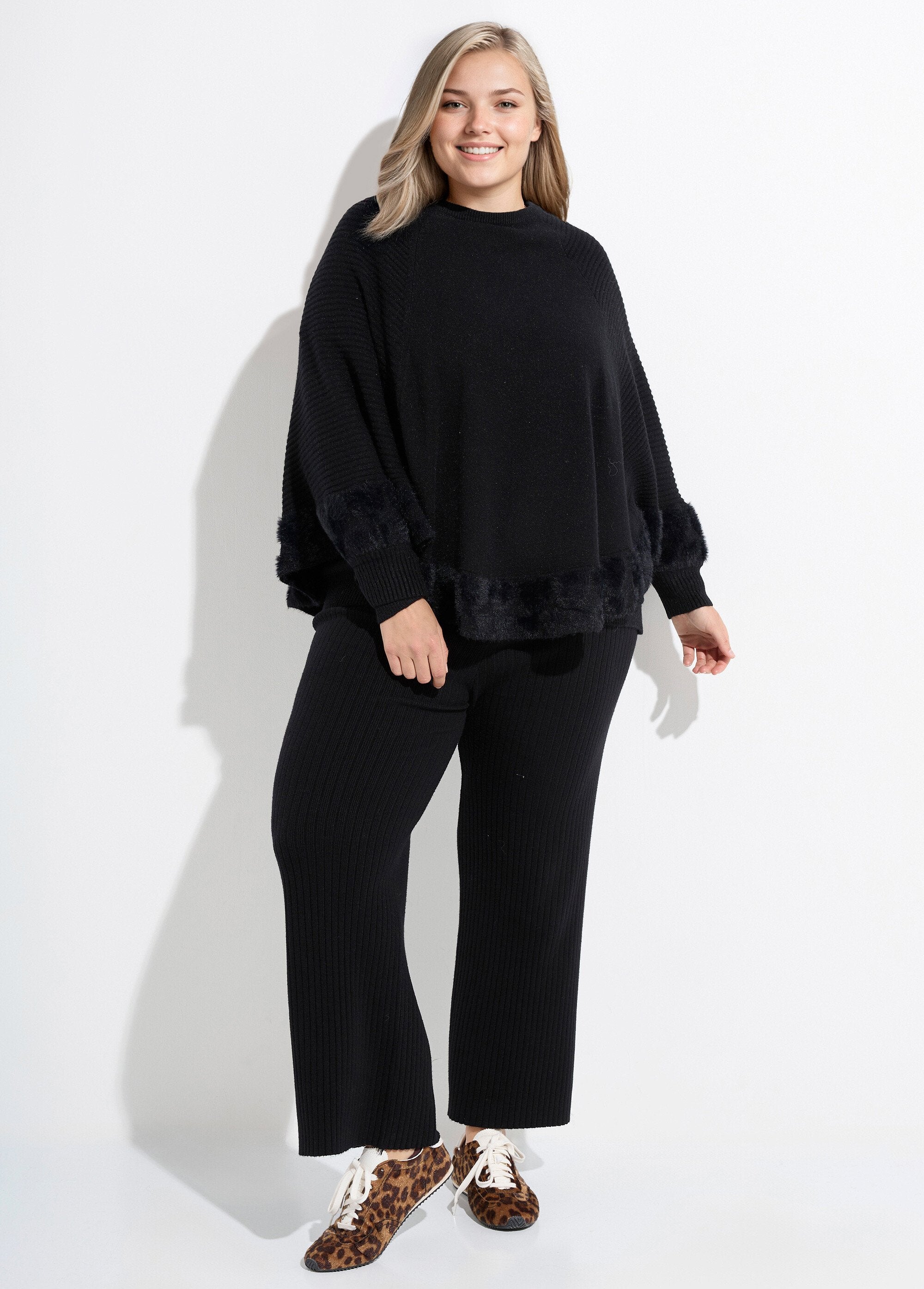 Heart-knit_cape_poncho_with_round_neck_Black_SF1_curvy