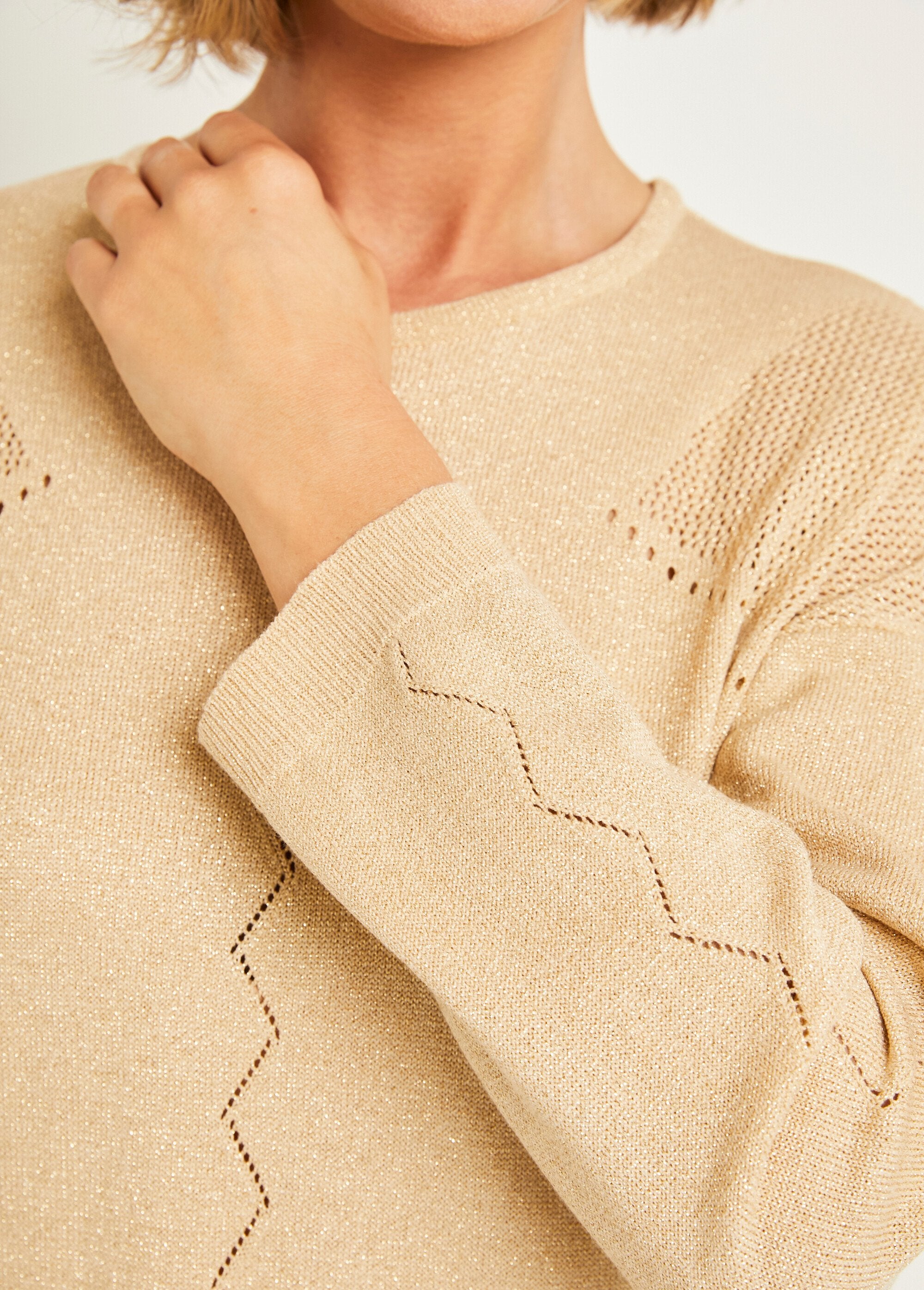 Fine_short_iridescent_openwork_sweater_with_long_sleeves_Golden_DE2_slim