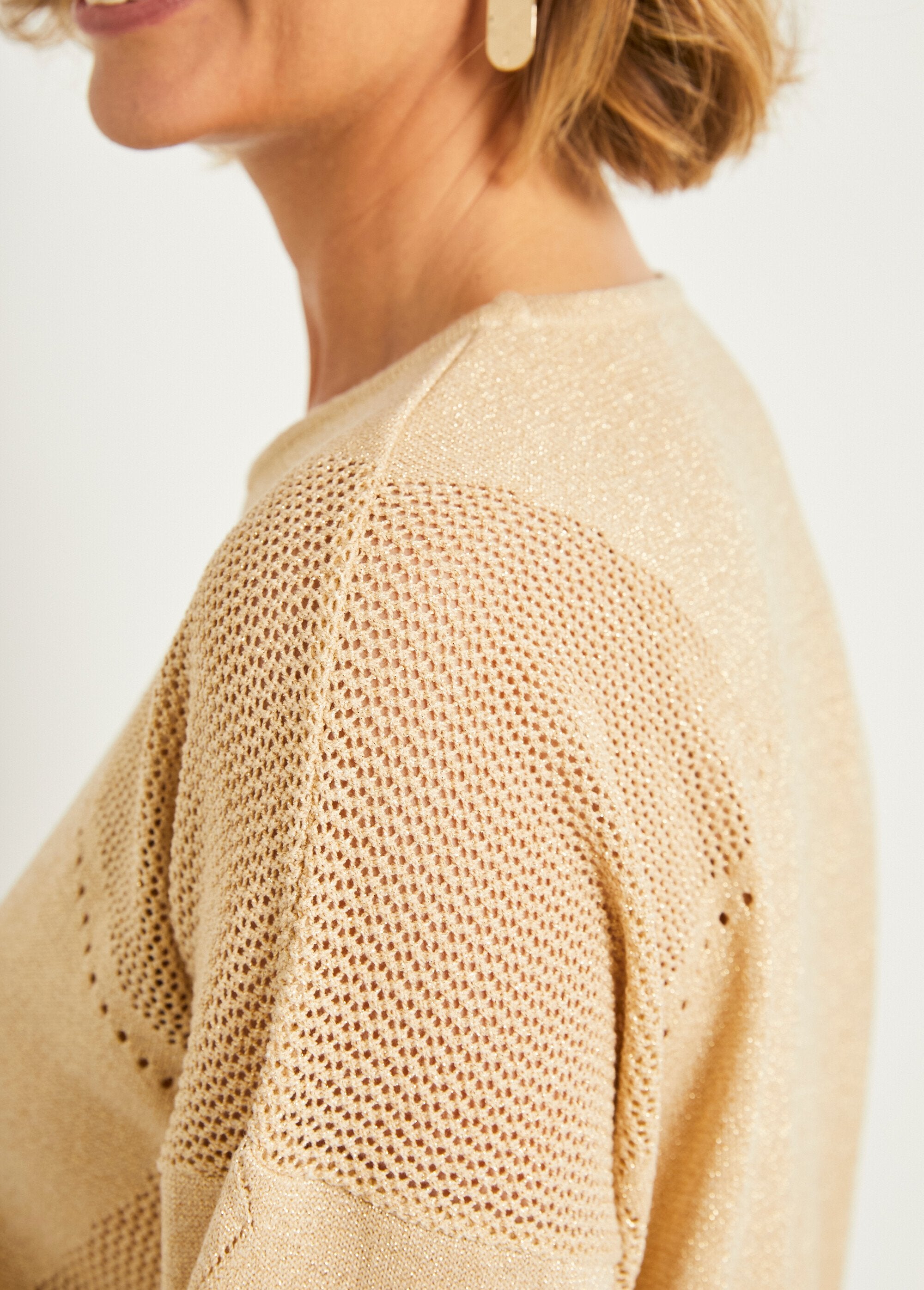 Fine_short_iridescent_openwork_sweater_with_long_sleeves_Golden_DE3_slim