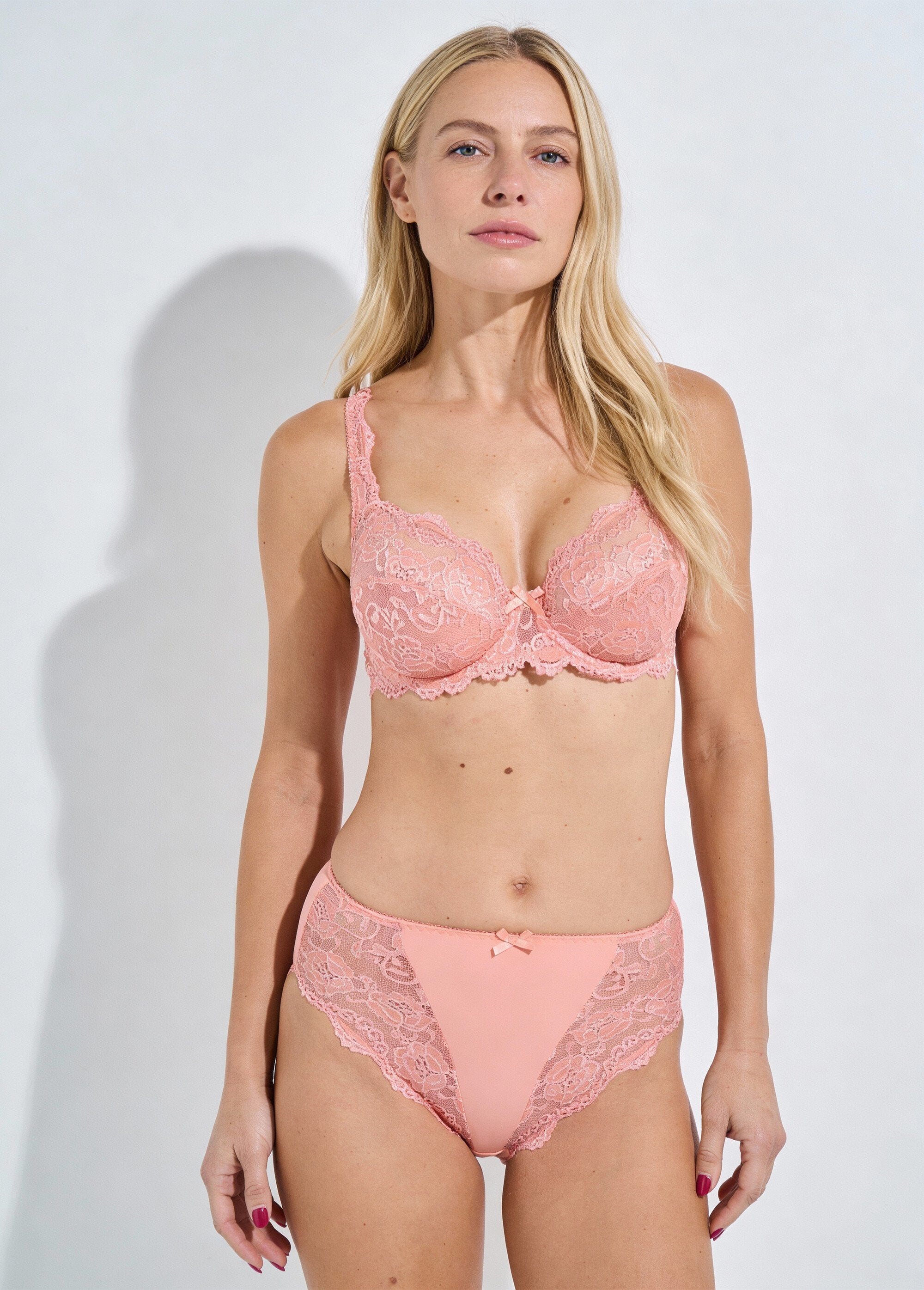 Lace_bra_with_underwire_Fishing_SF1_slim