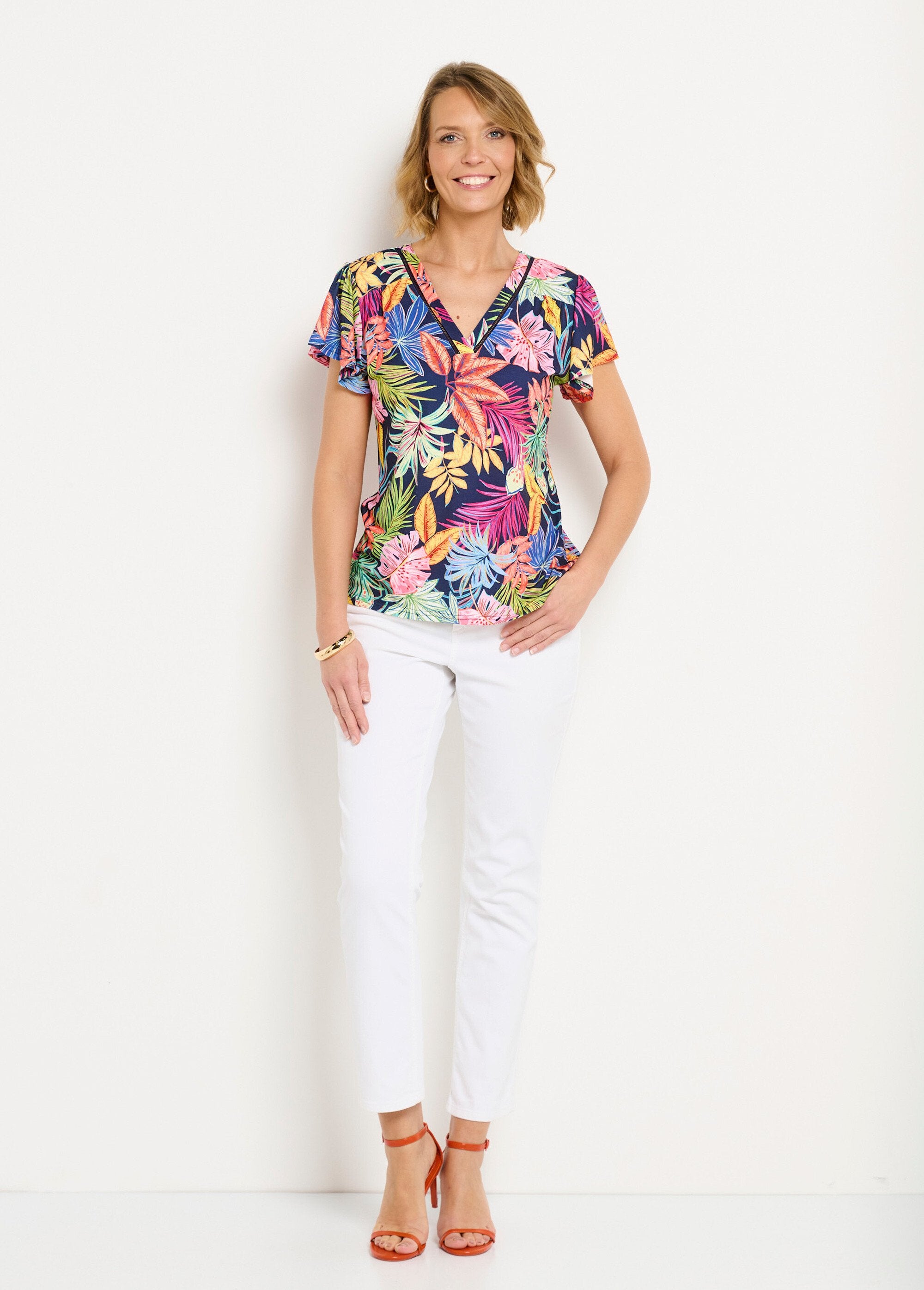 Loose_V-neck_leaf_print_short-sleeved_T-shirt_Navy_and_pink_SF1_slim