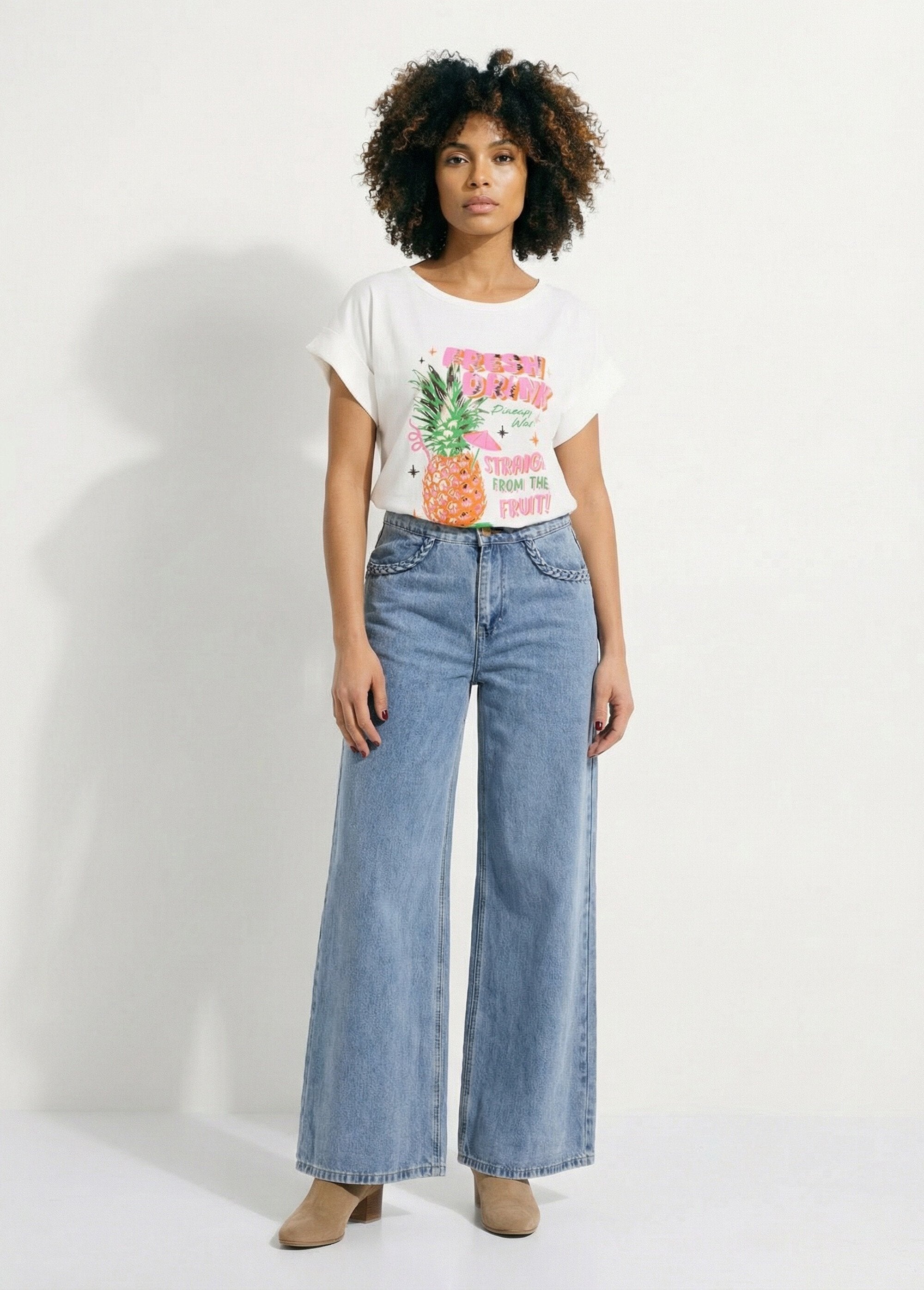 Crew_neck_T-shirt_with_screen-printed_Pineapple_White_SF1_slim