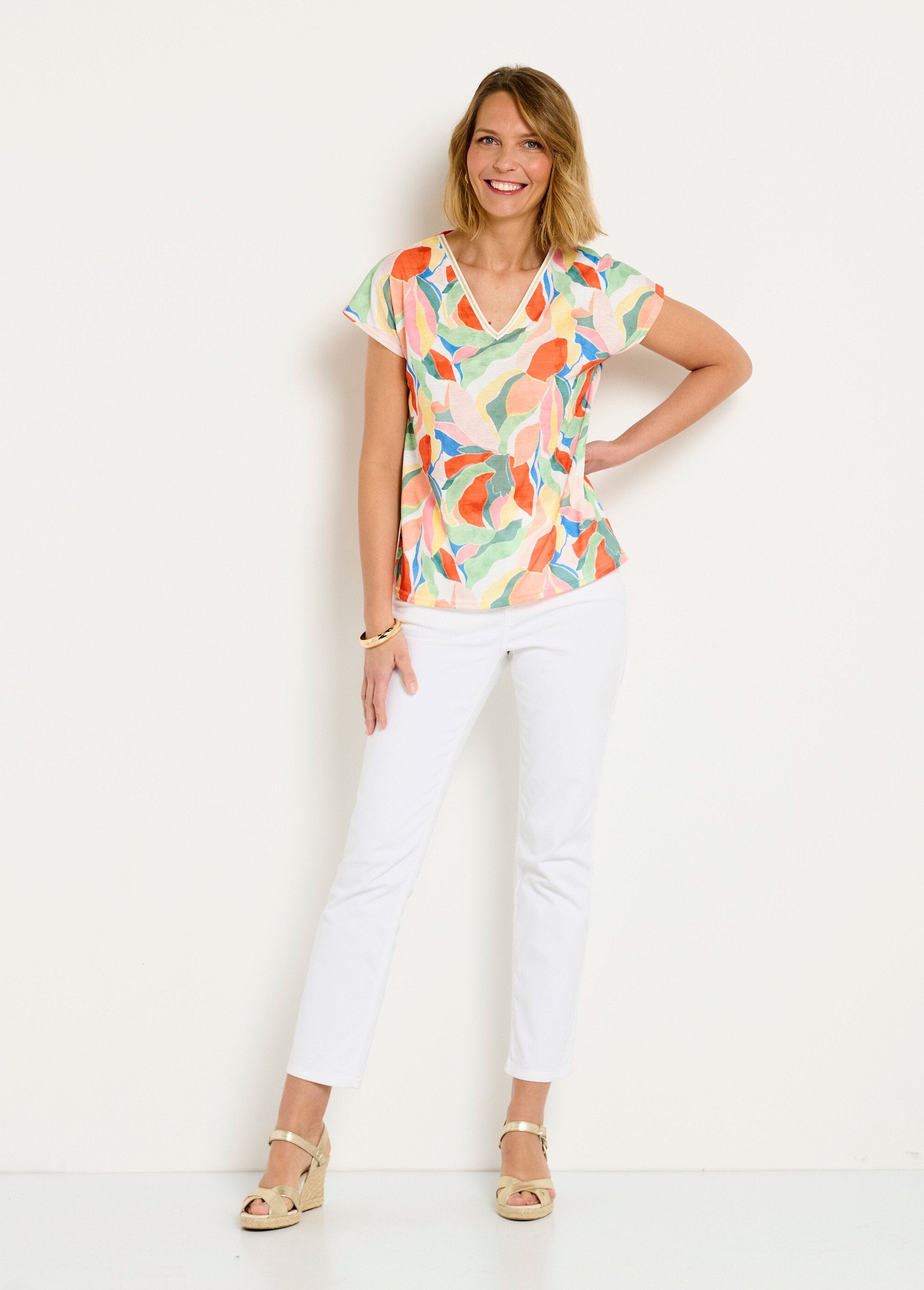 Shiny_printed_V-neck_cropped_t-shirt_Yellow_and_green_SF1_slim