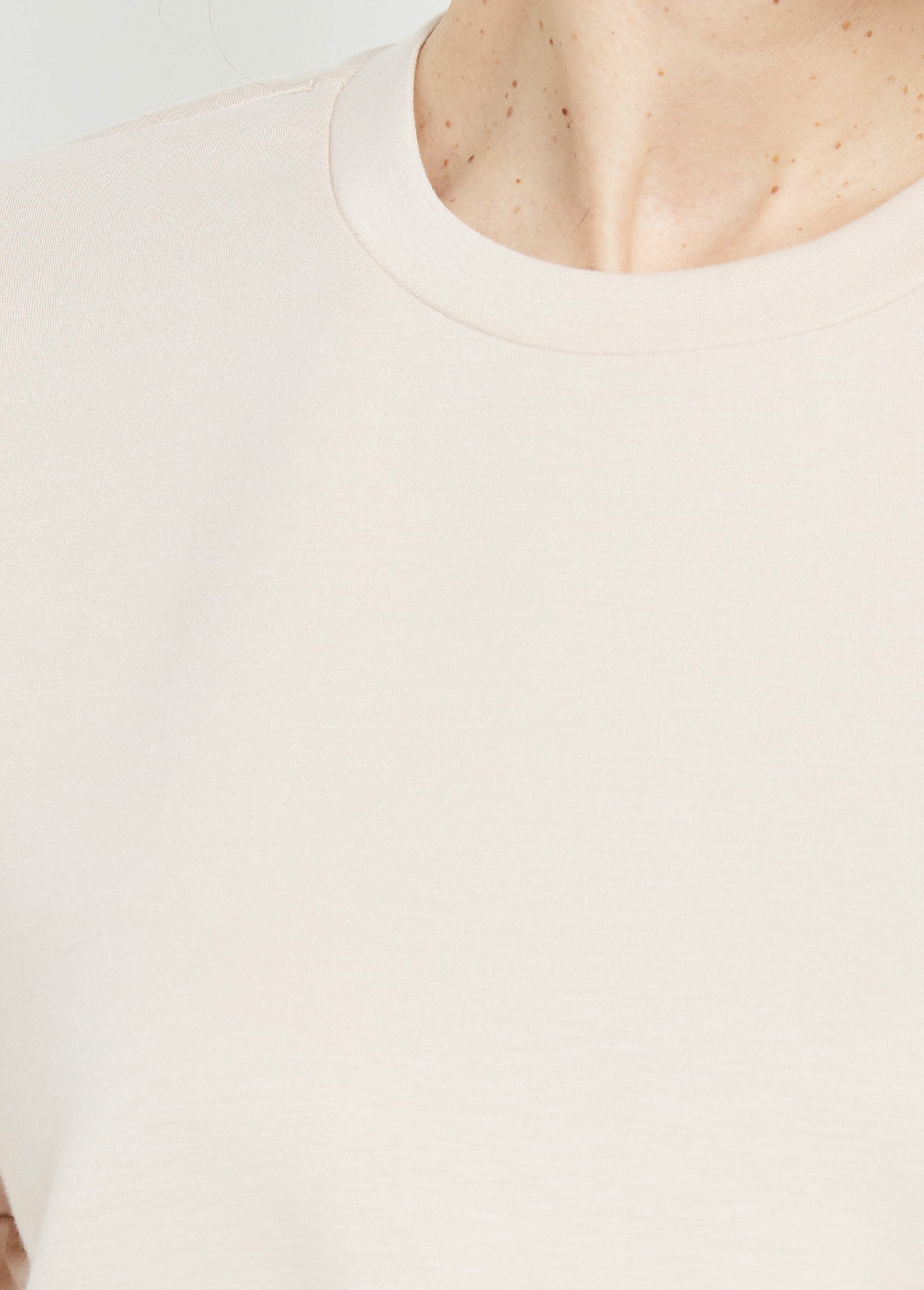 Loose_stretch_short-sleeved_T-shirt_Beige_DE1_slim