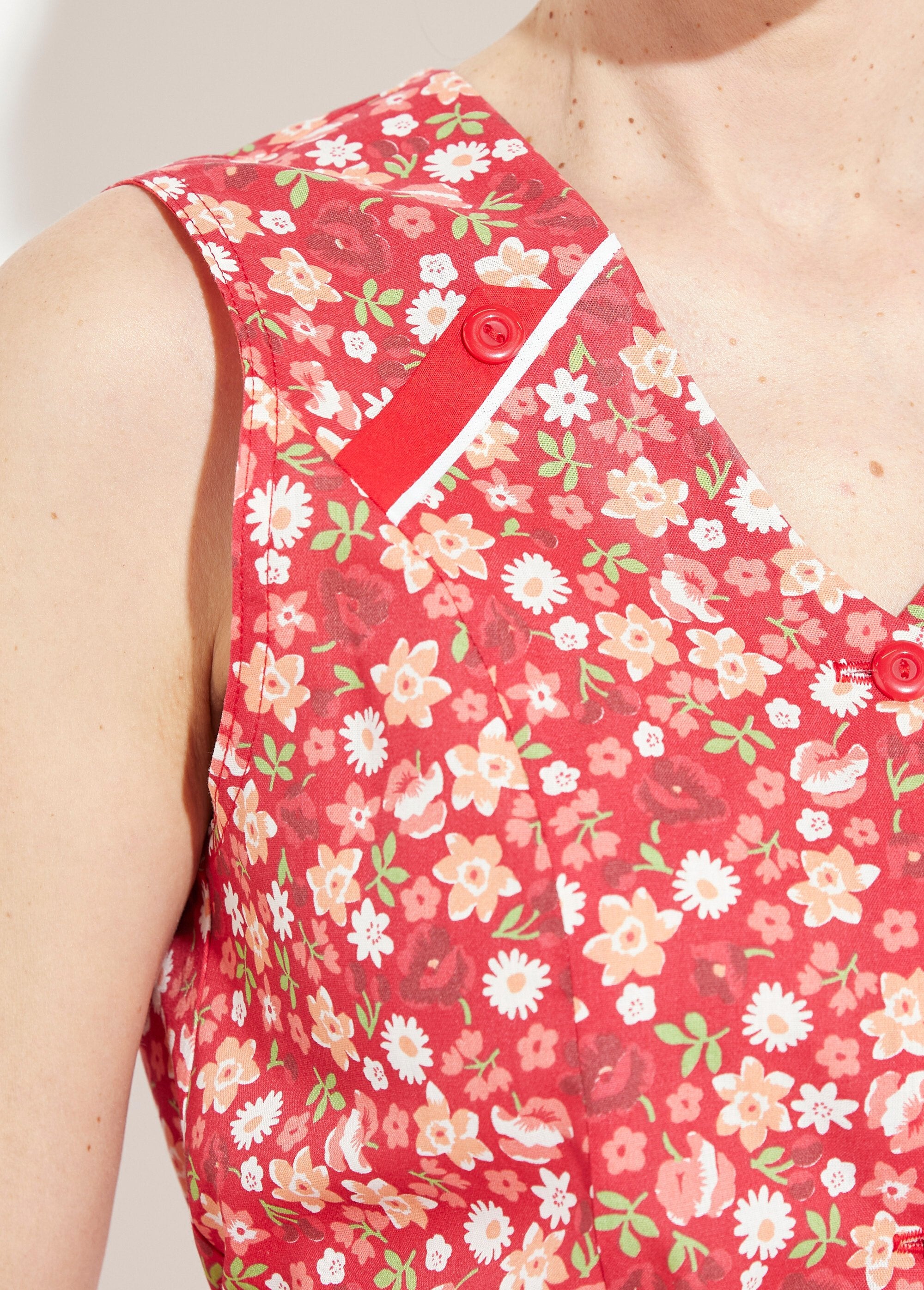 Sleeveless_buttoned_apron_with_floral_print_Red_DE2_slim