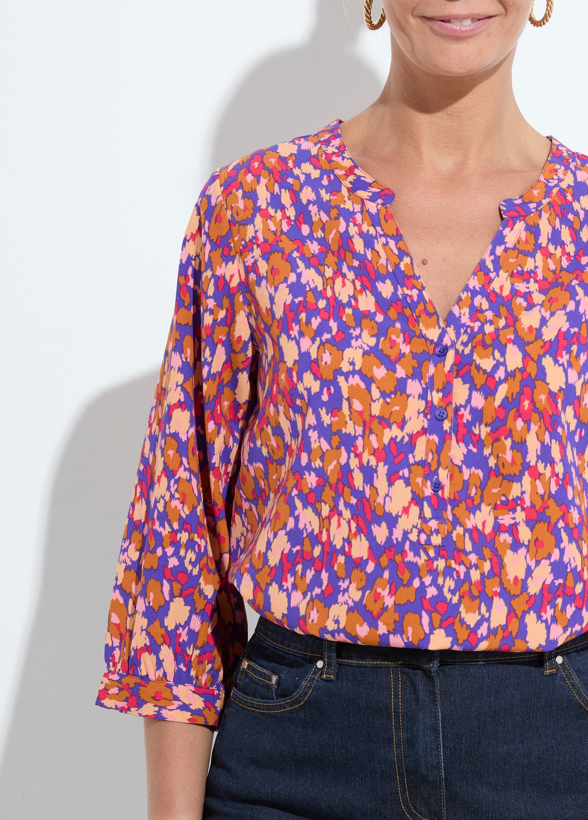 Loose-fitting_button-down_tunic_with_3/4-length_sleeves_Navy_and_ochre_DE1_slim