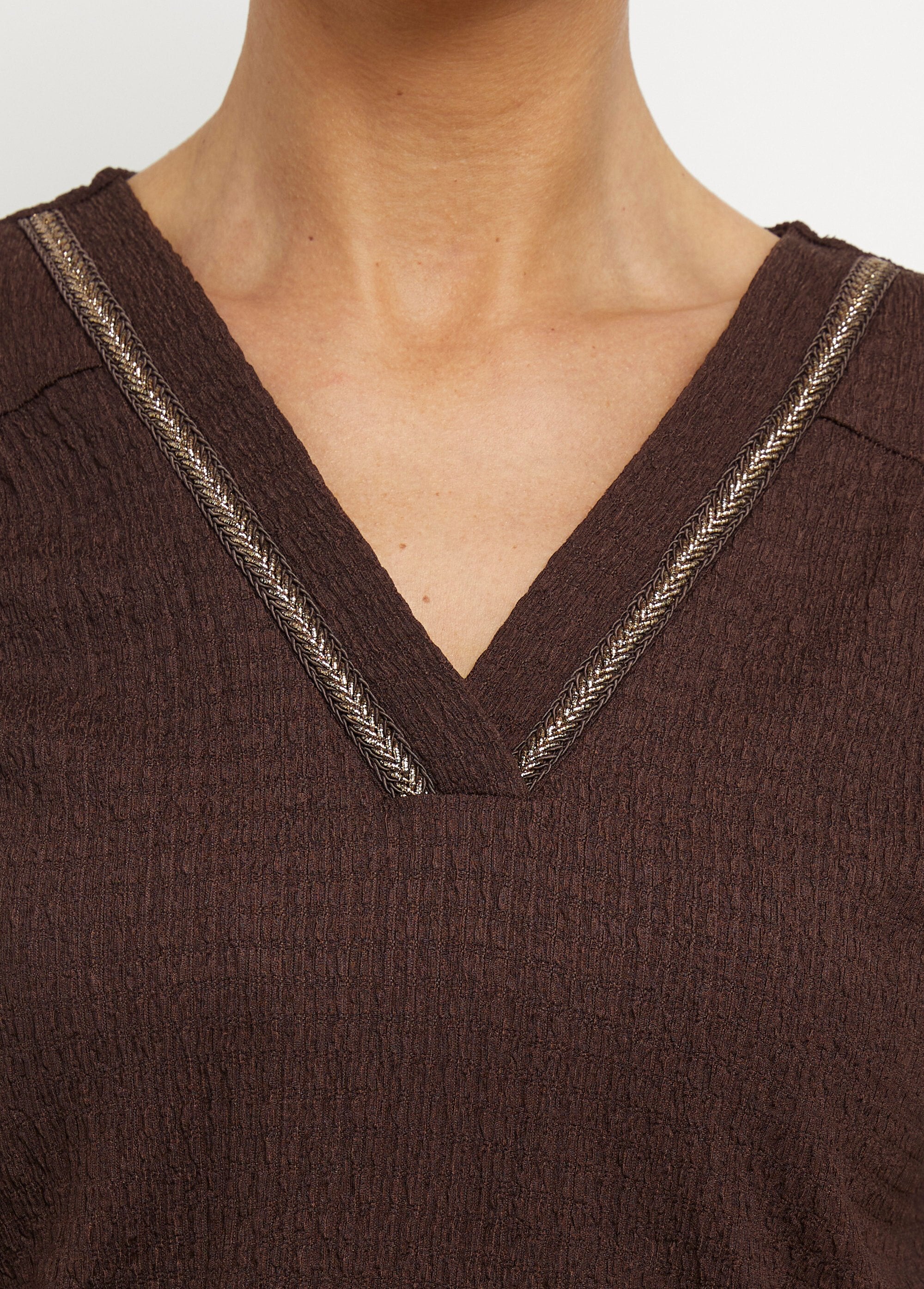 Textured_tunic,_V-neck_with_trim_Chocolate_DE2_slim