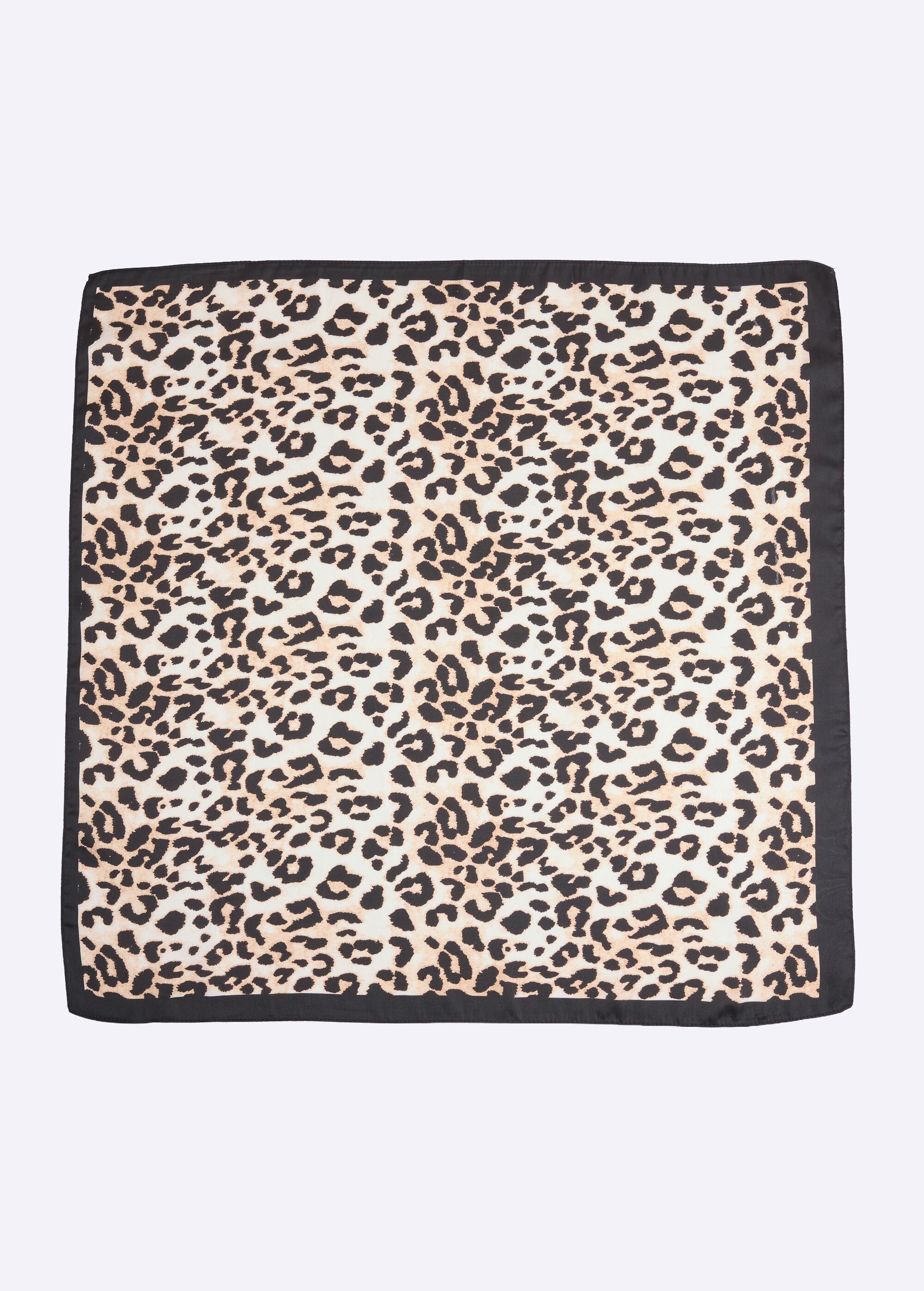 Foulard_carré_satin,_imprimé_léopard_Leopard_DE1_slim