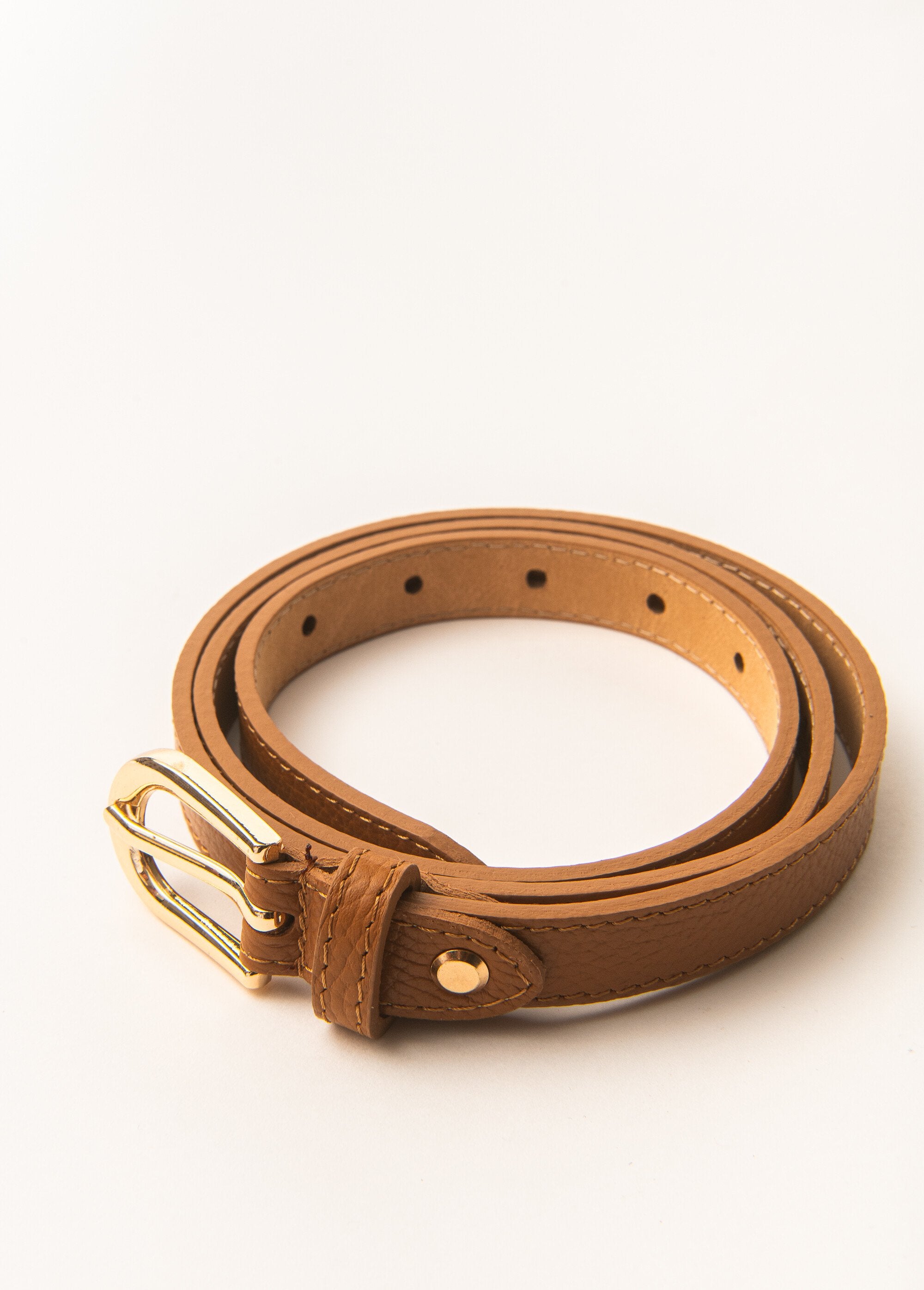 Thin_leather_belt_with_buckle_camel_DE3_slim