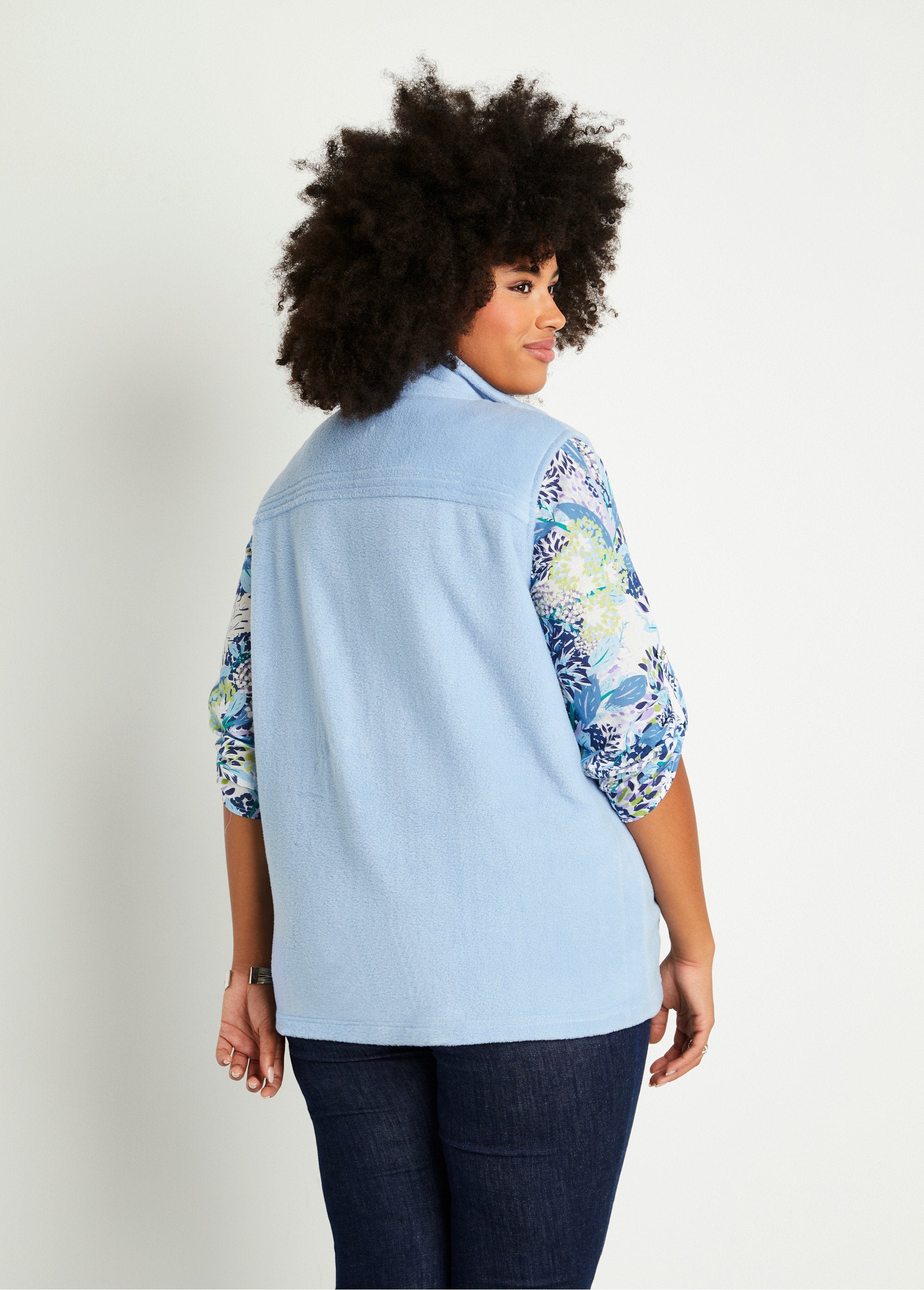 Zipped_sleeveless_fleece_jacket_Sky_blue_DO1_curvy