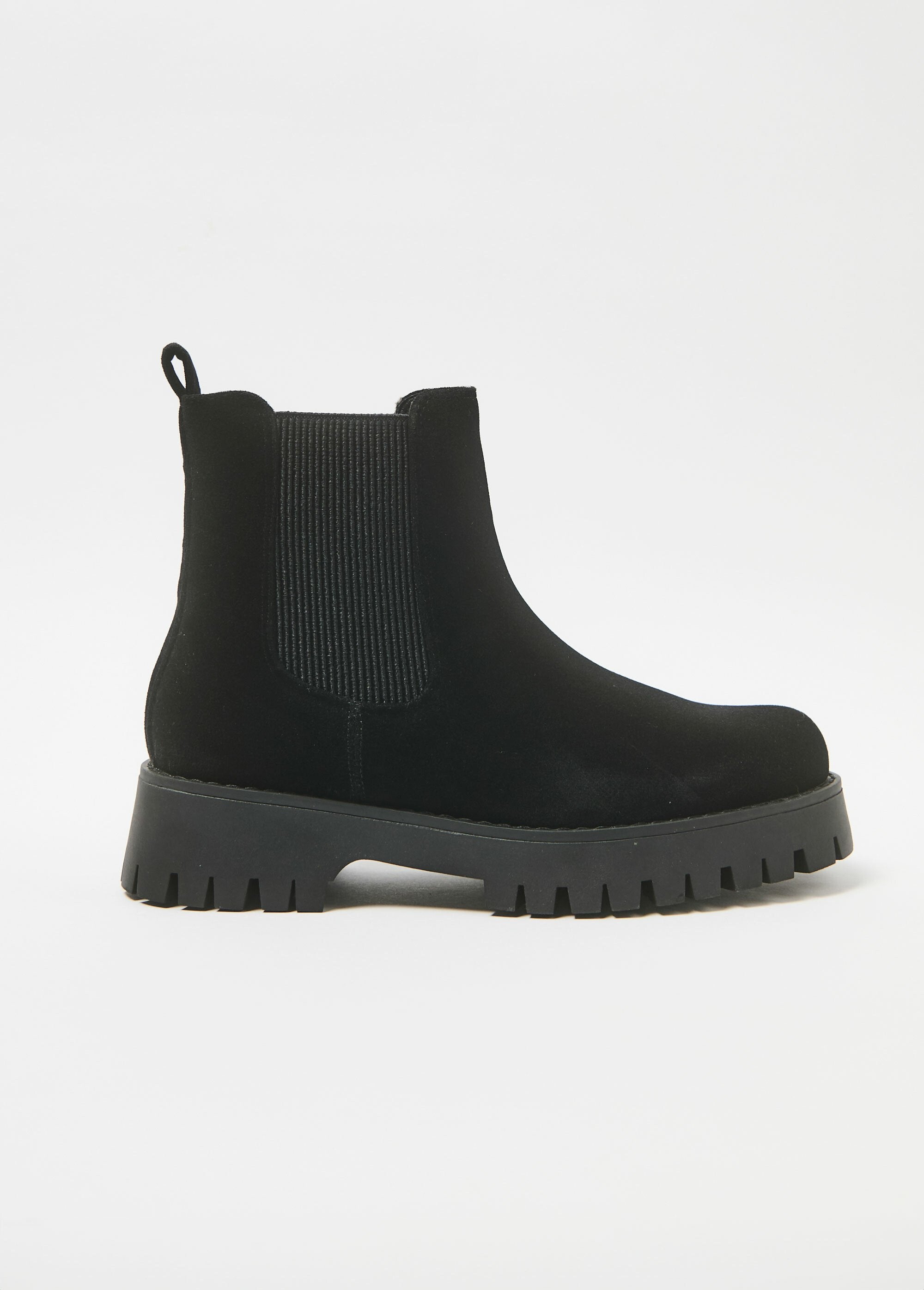 Suede_effect_Chelsea_boots_with_notched_sole_Black_DR1_slim