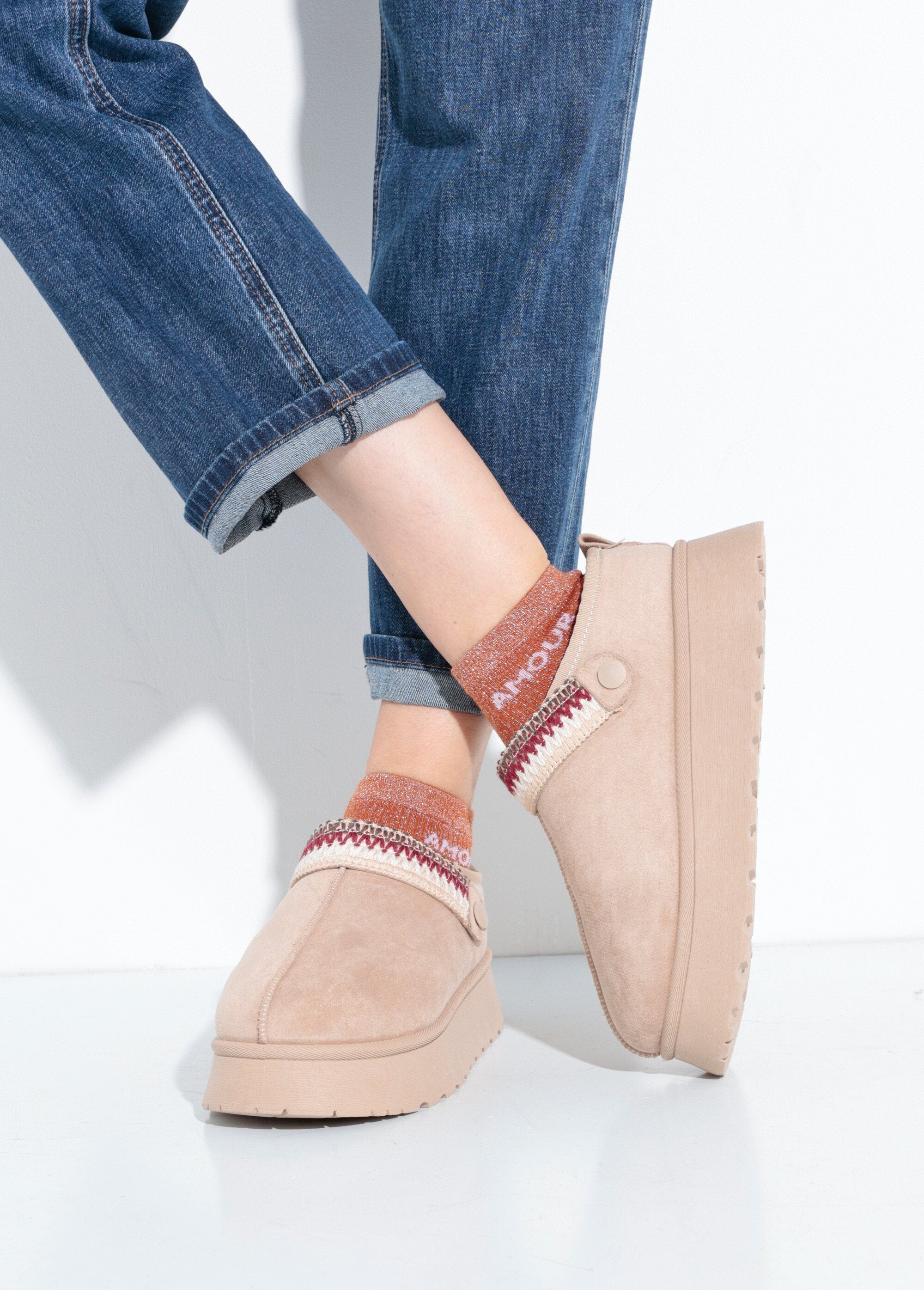 Mules_compensées_fourrées_patte_fantaisie_Beige_SF1_slim