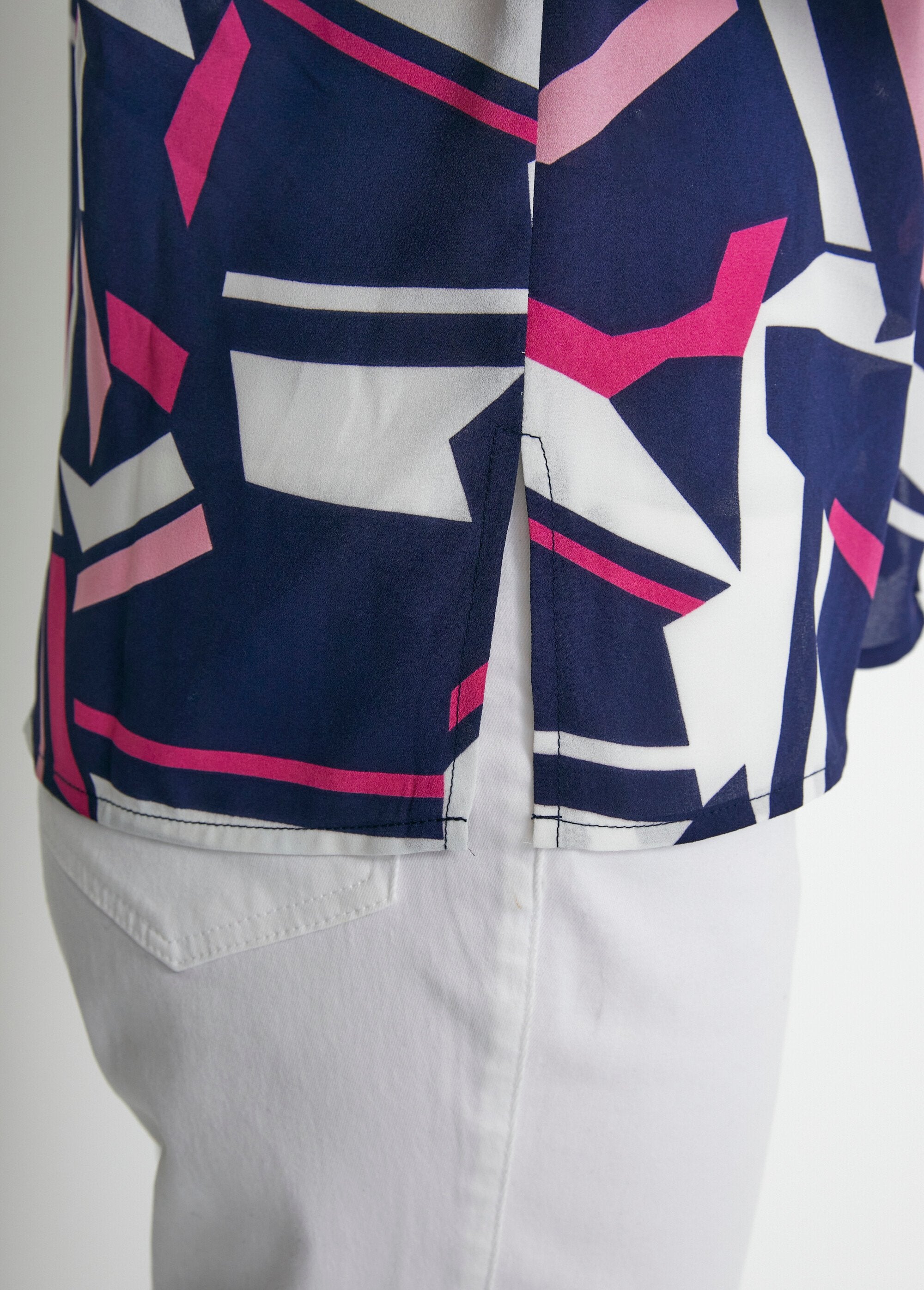 Straight_graphic_blouse_with_3/4_sleeves_Navy_and_fuchsia_DE3_slim