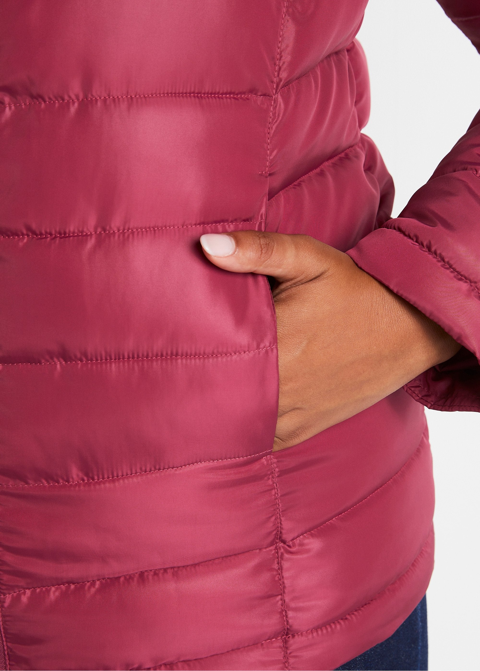 Short_zipped_down_jacket_with_long_sleeves_Plum_DE1_curvy