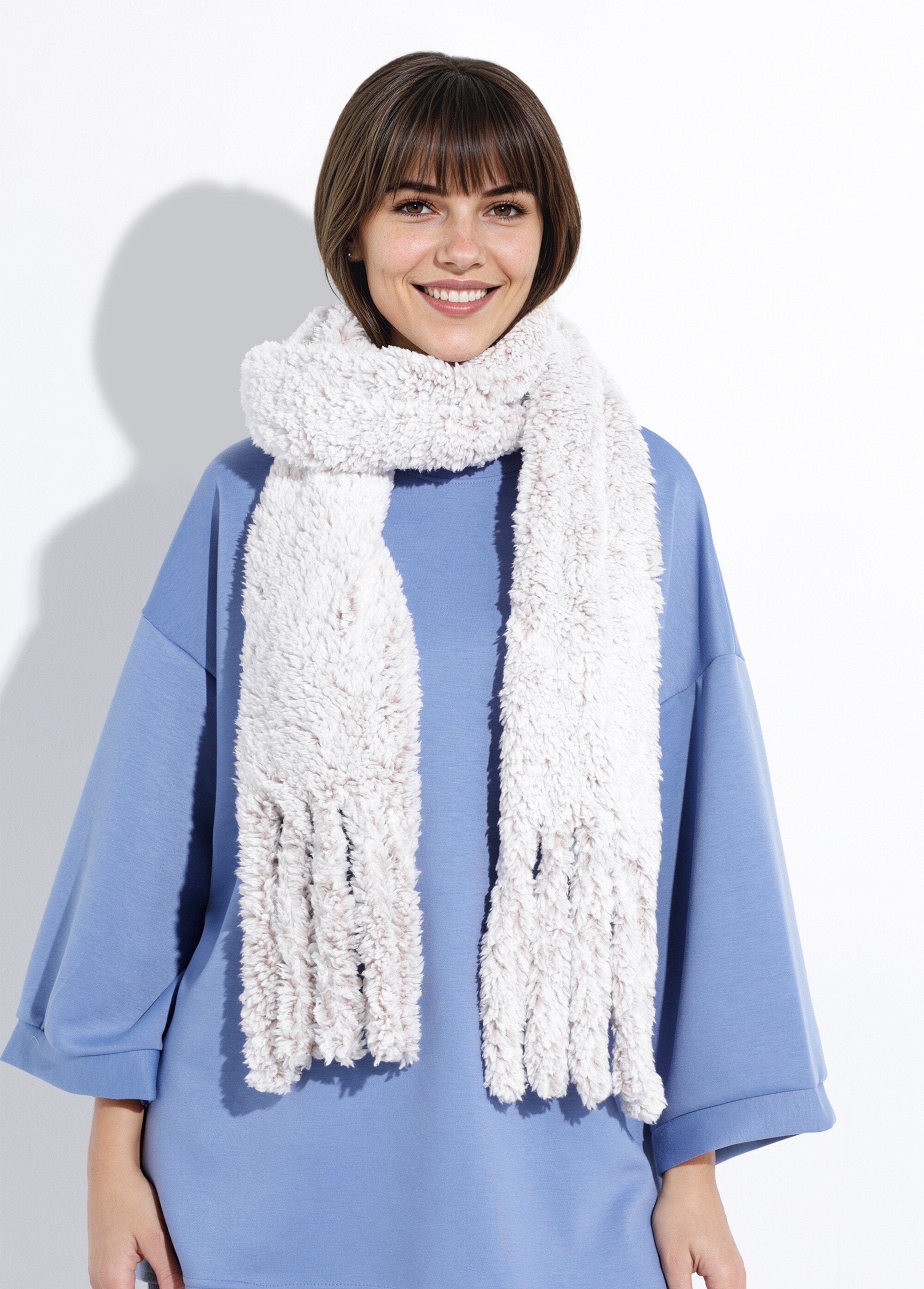 Warm_sherpa-style_fleece_scarf_Ecru_FA1_slim