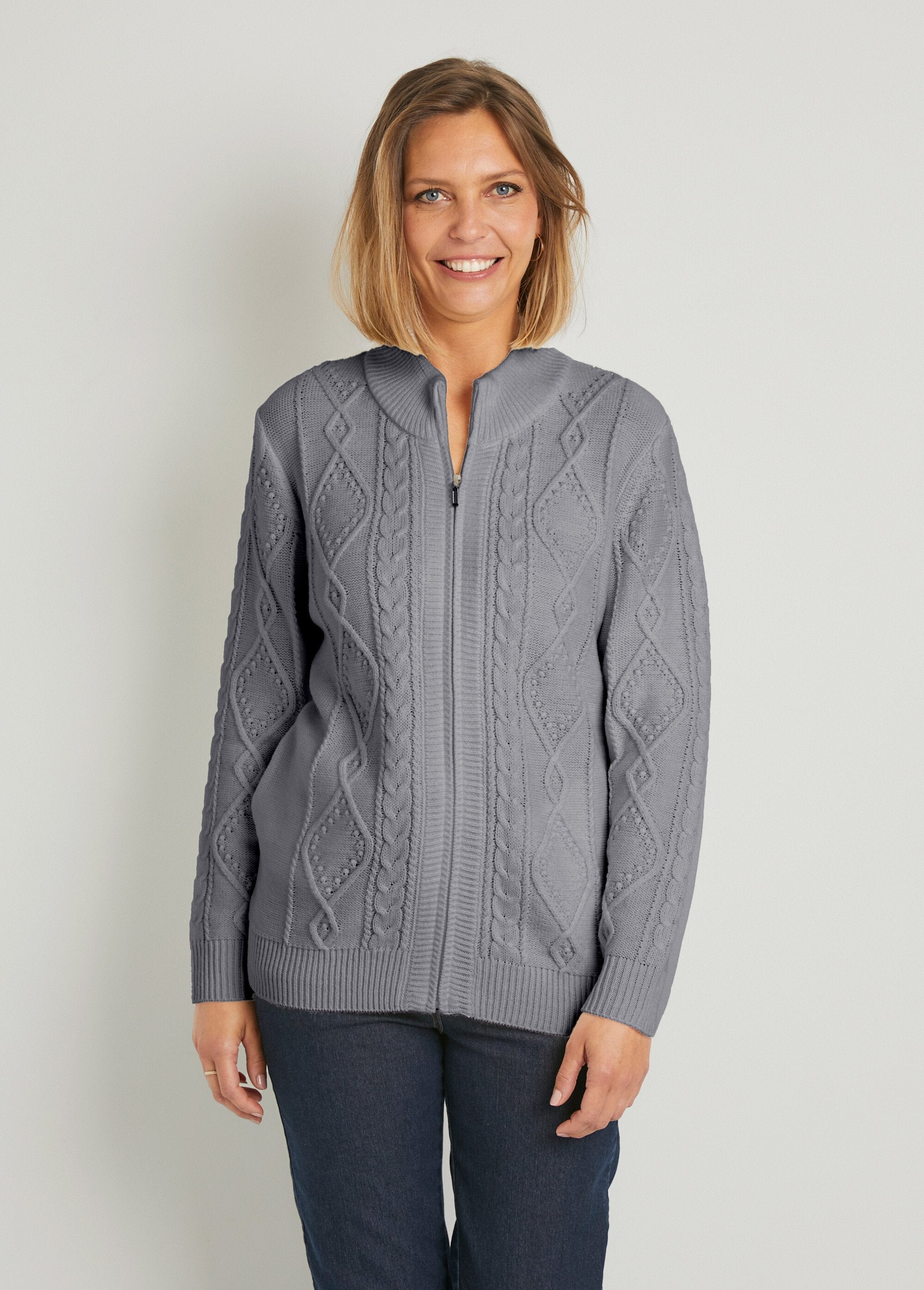Warm_zipped_cardigan_with_cable_high_collar_Gray_FA1_slim