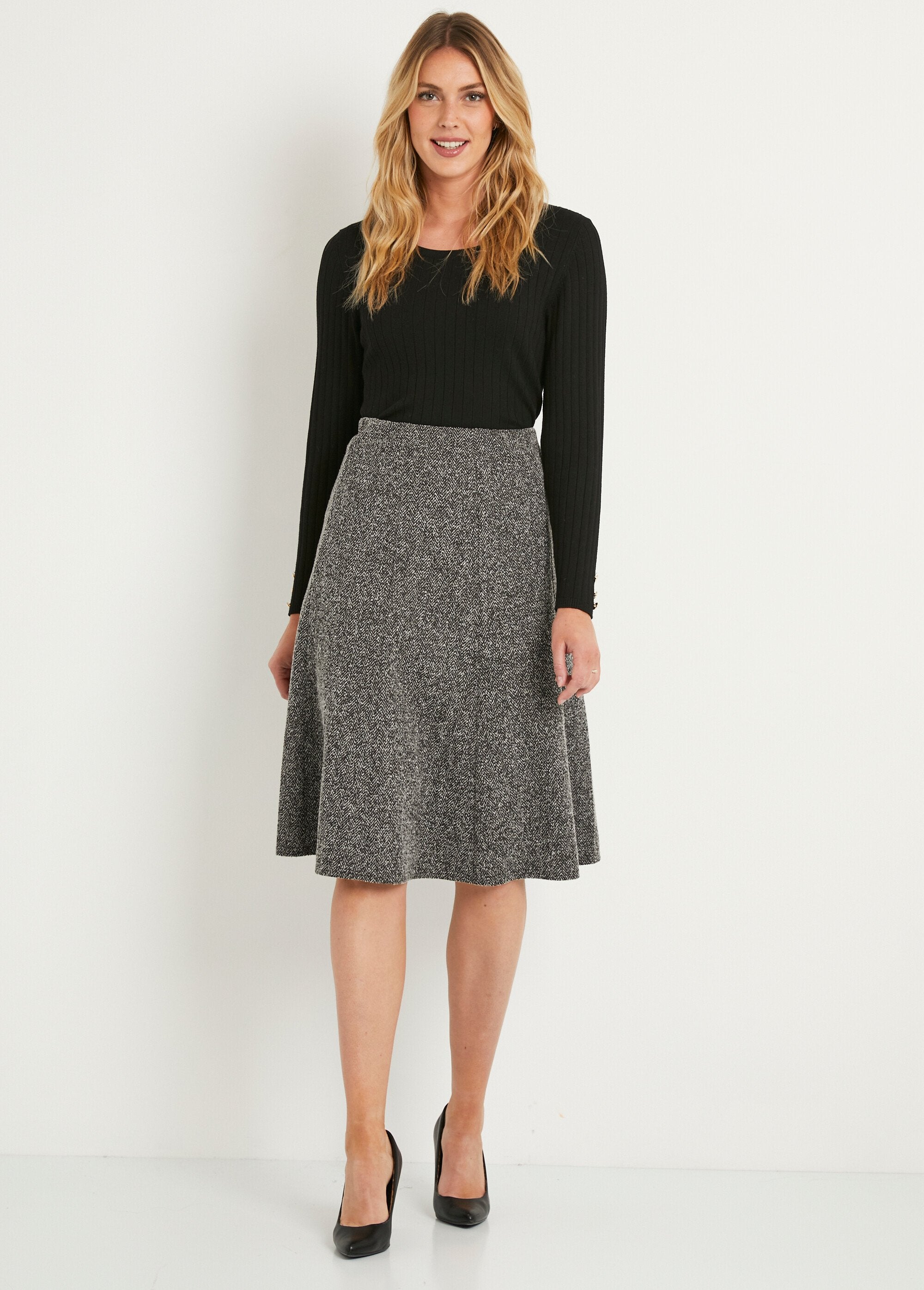 Jacquard_knit_flared_skirt_with_elasticated_waist_Gray_chevrons_SF1_slim