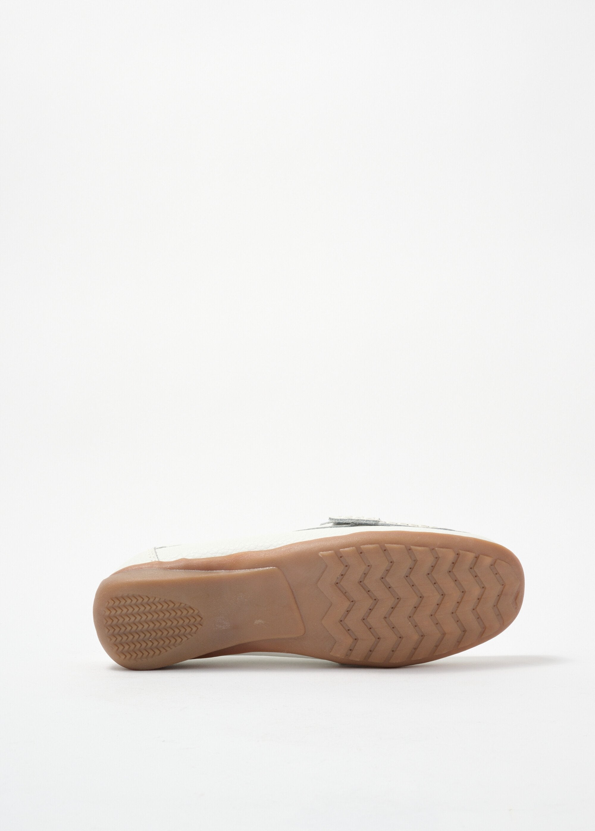 Comfortable_moccasin_White_UN1_slim