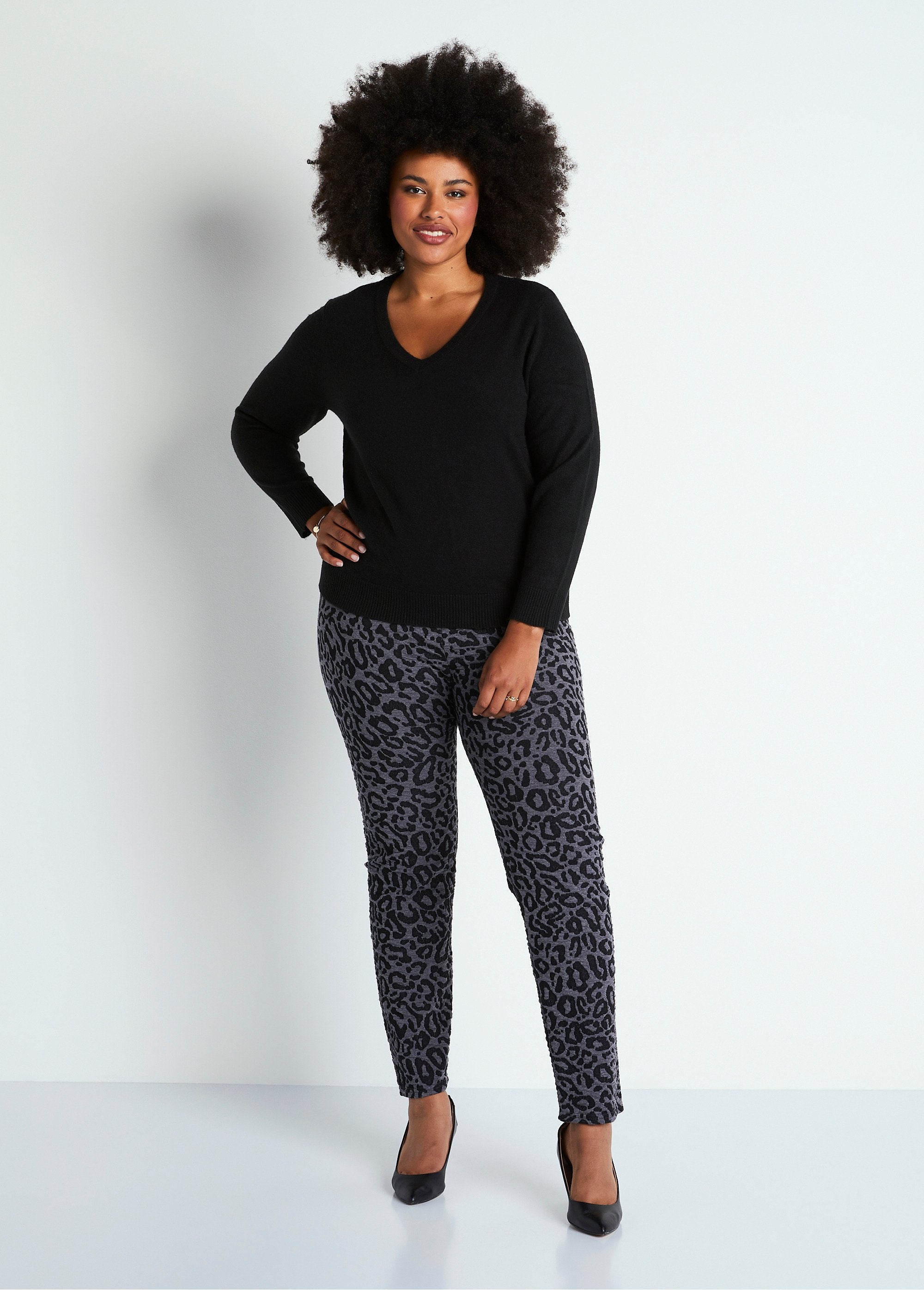 Jacquard_knit_elasticated_waist_leggings_Leopard_gray_SF1_curvy