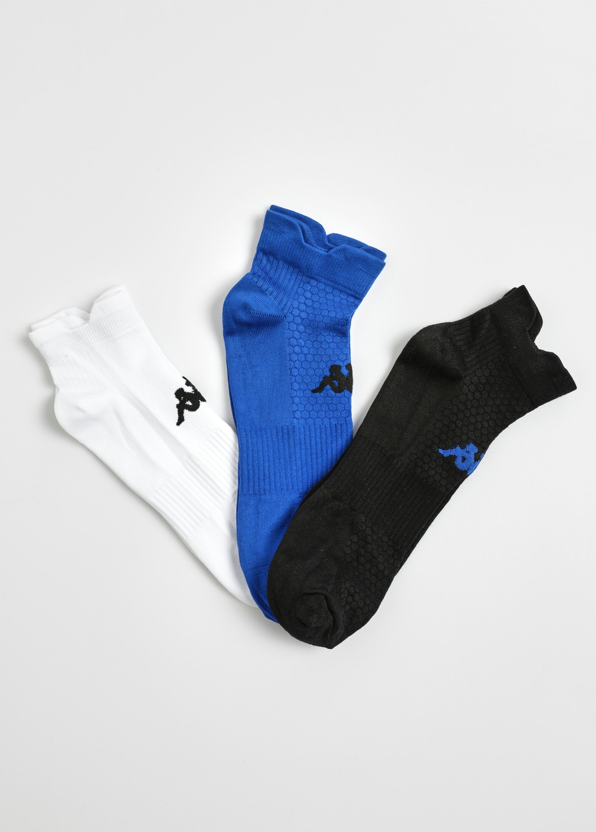 Set_of_3_socks,_various_models_Blue_and_black_and_white_FA1_slim