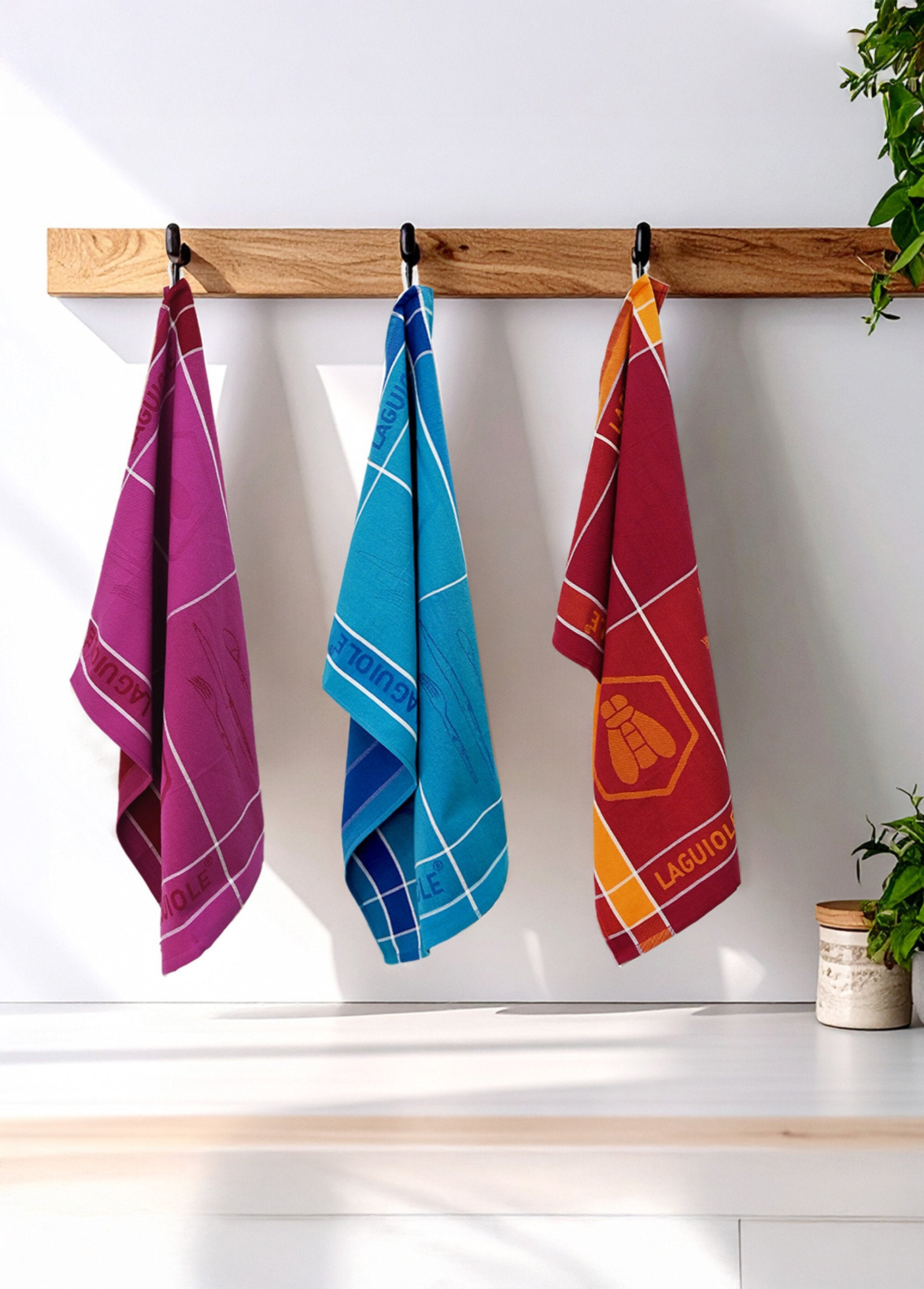 Set_of_3_assorted_jacquard_tea_towels,_Tartans_3B_Blue_SF1_slim