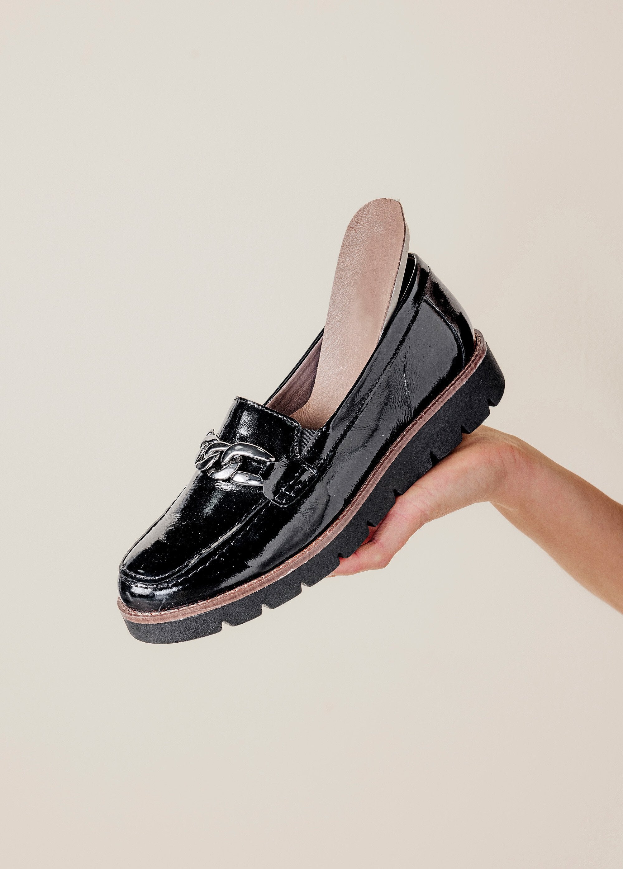 Wide-width_leather_link_chain_moccasins_Black_DE1_slim