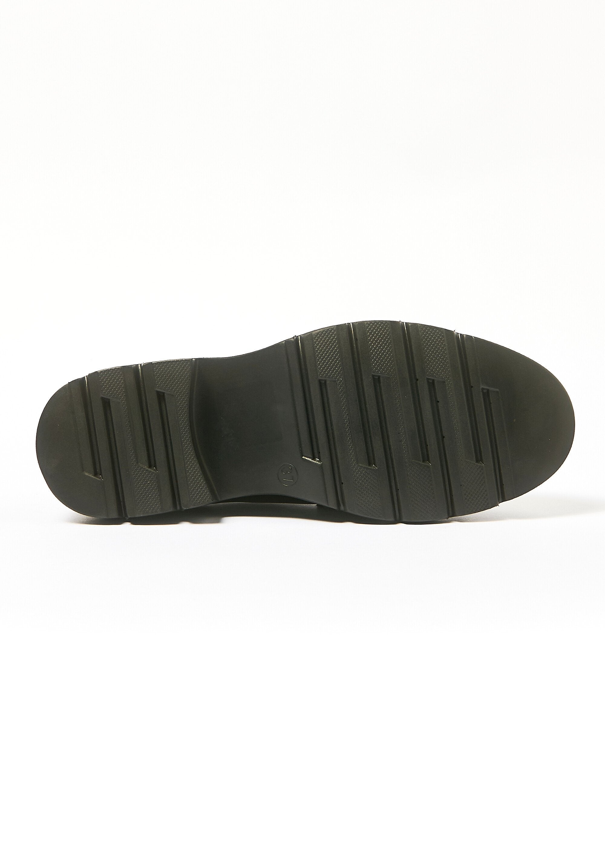 Loafers_with_notched_sole_and_metal_bit_Black_UN1_slim