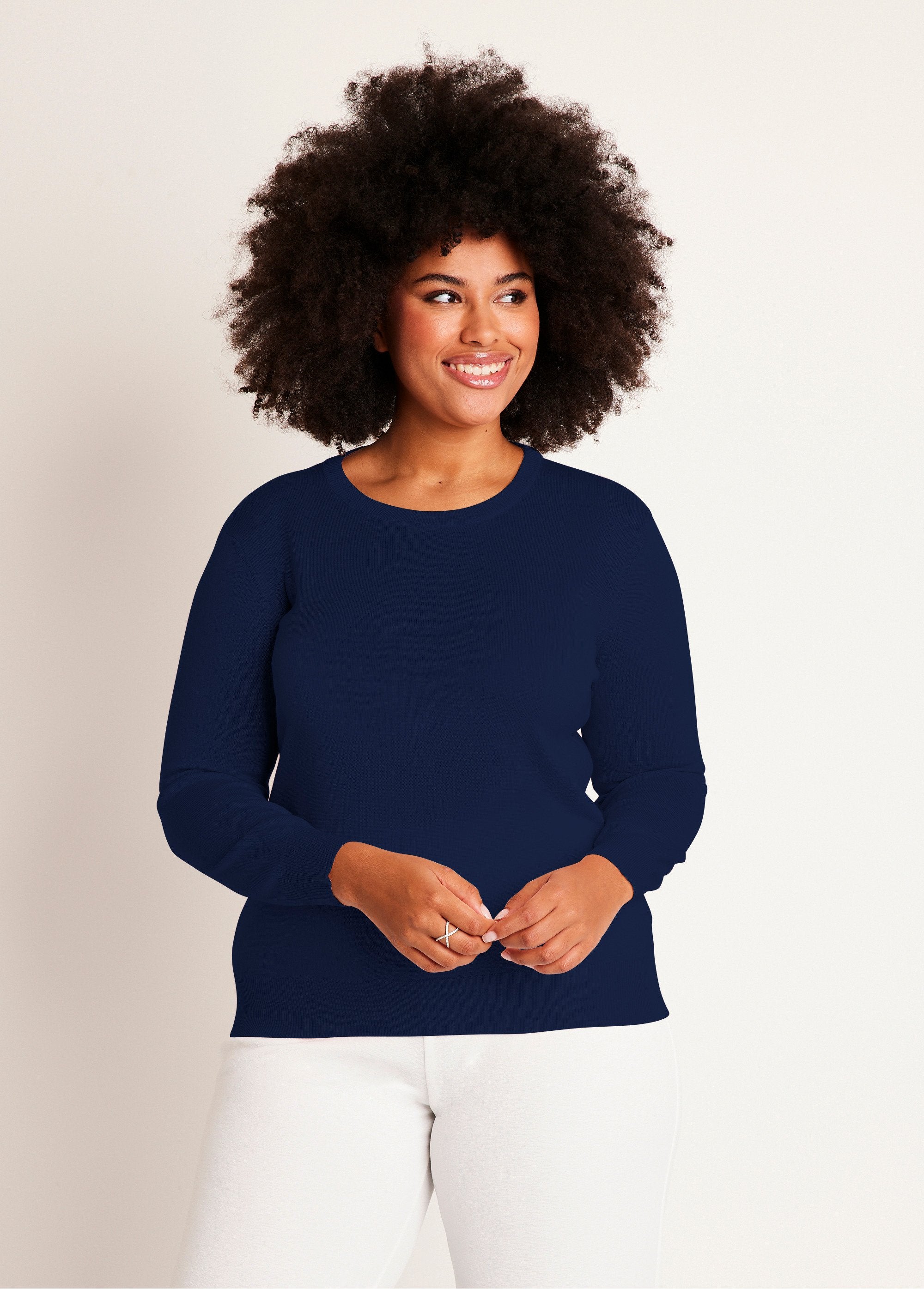 Round_neck_long_sleeve_merino_wool_sweater_Marine_FA1_curvy